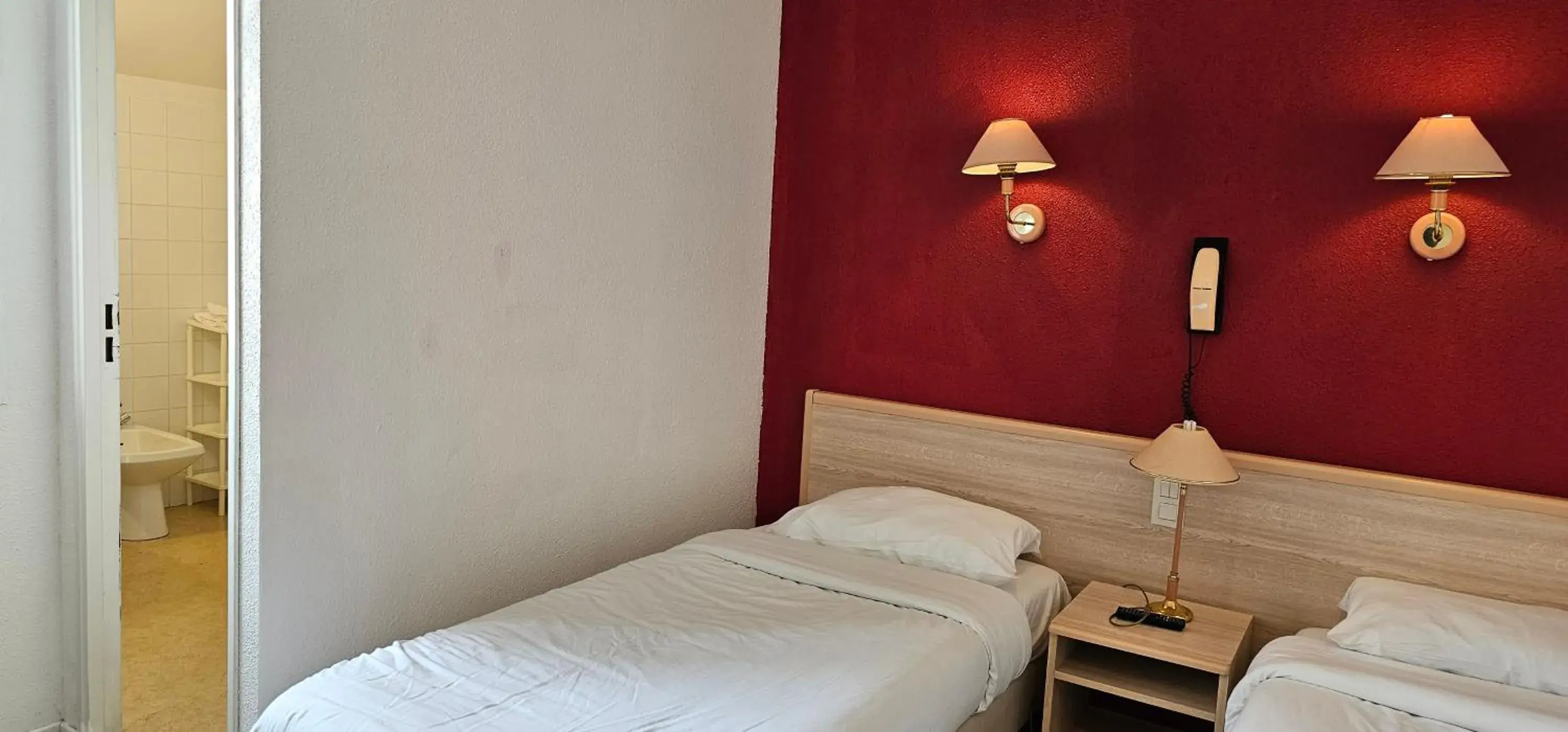 Budget Twin Room in Hotel CÖRONA Lourdes Budget Twin Room in Hotel CÖRONA Lourdes