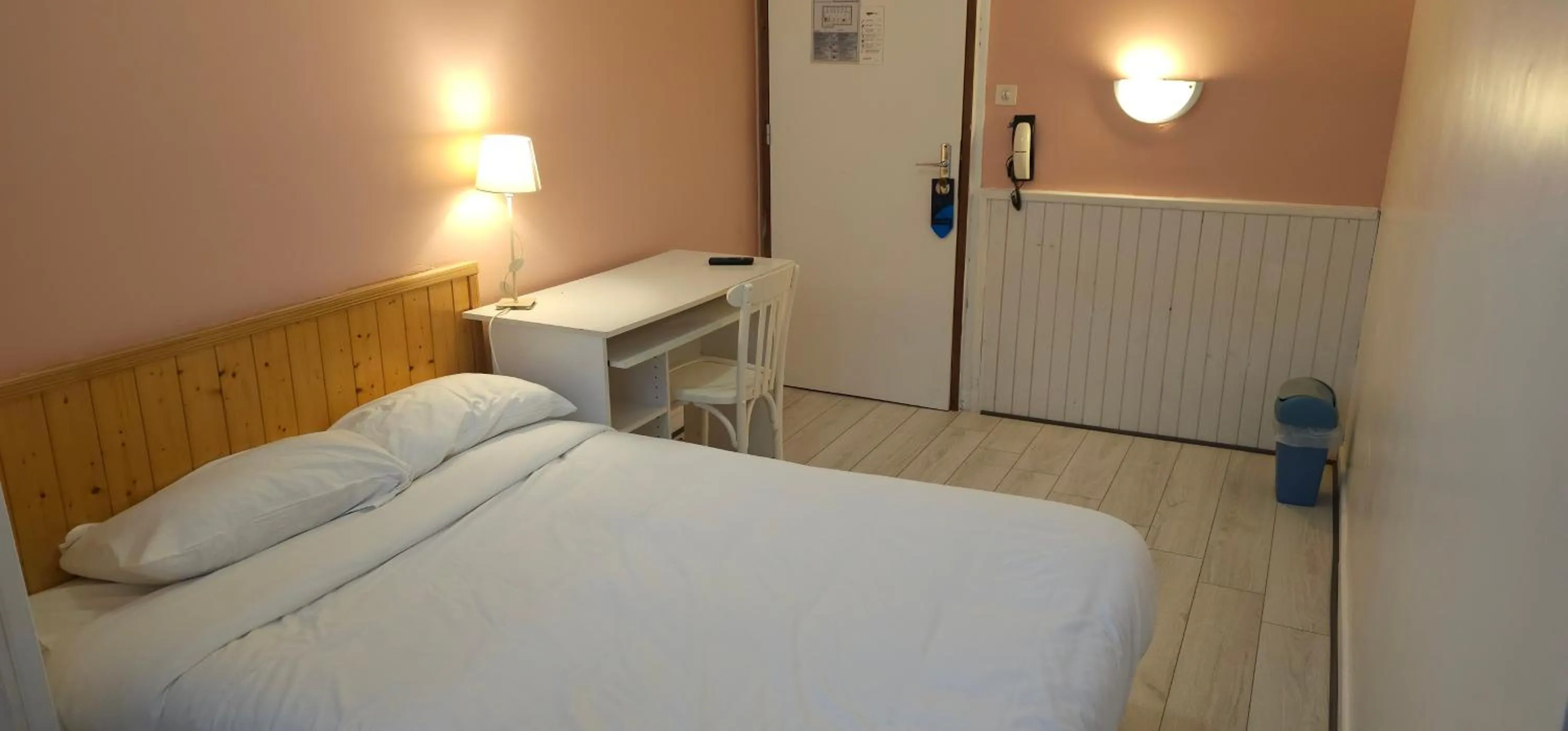 Bed in Hotel CÖRONA Lourdes