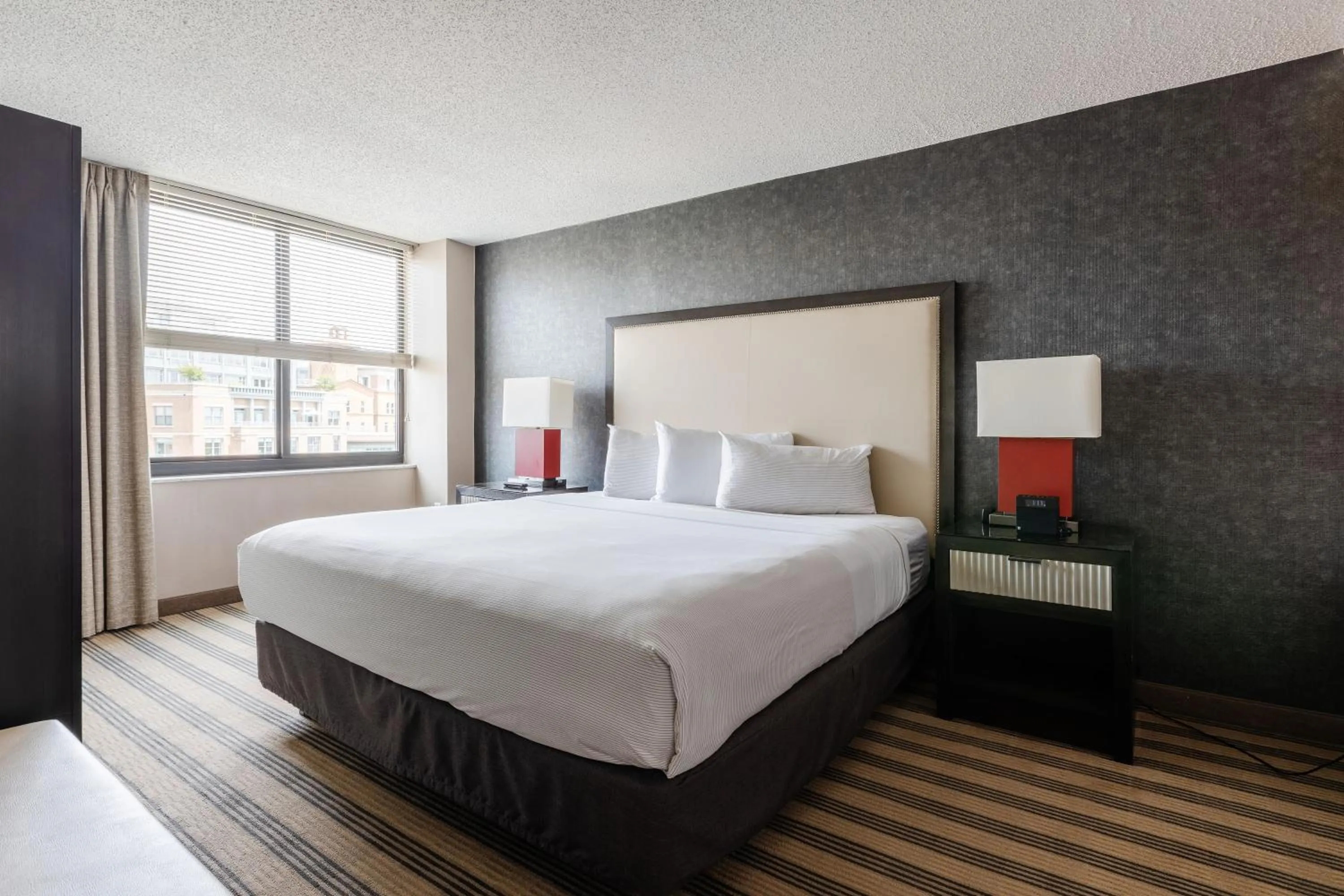 Bed in 2500 Penn, a Placemakr Experience