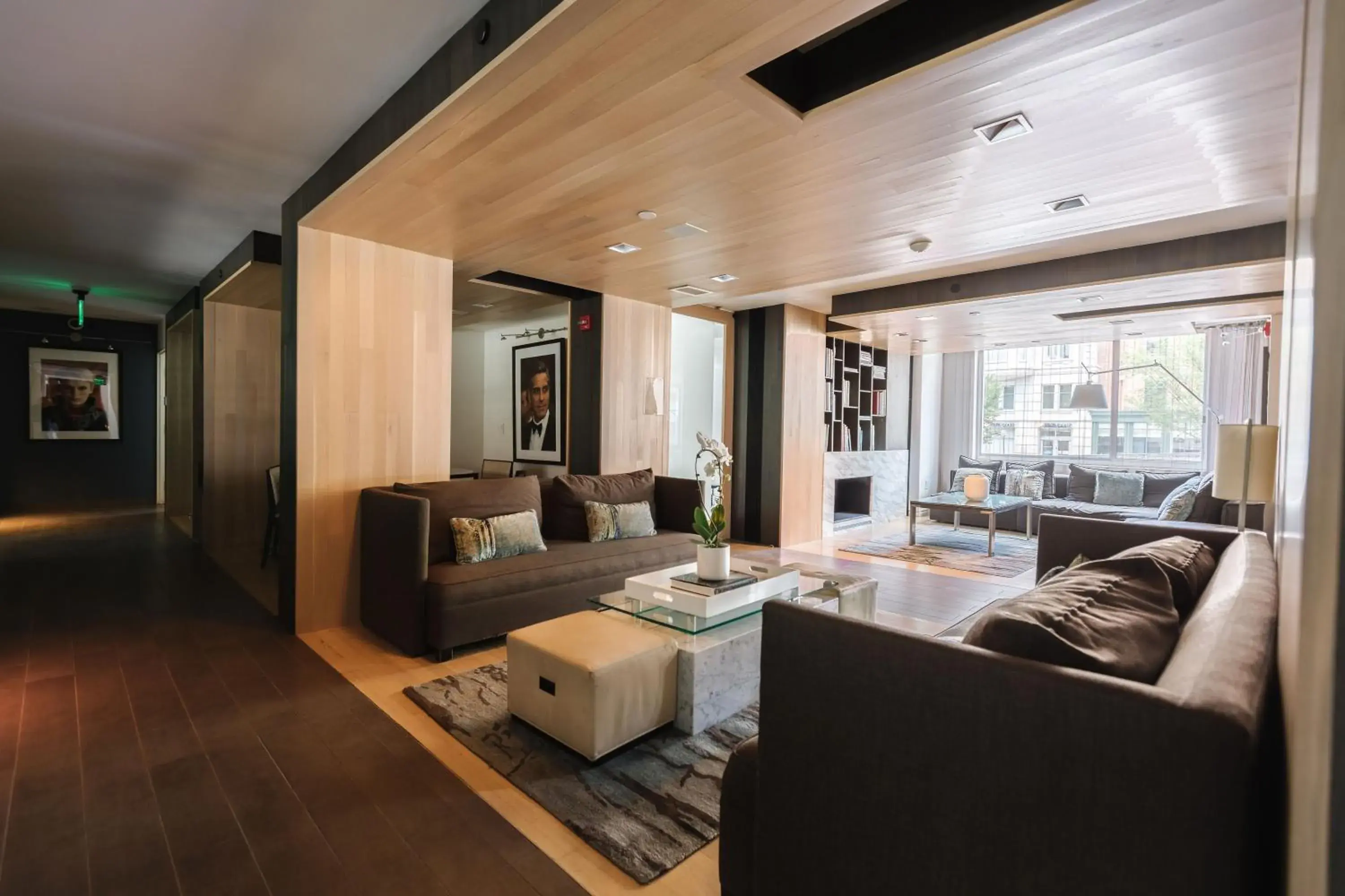 Lounge or bar in 2500 Penn, a Placemakr Experience Lounge or bar in 2500 Penn, a Placemakr Experience