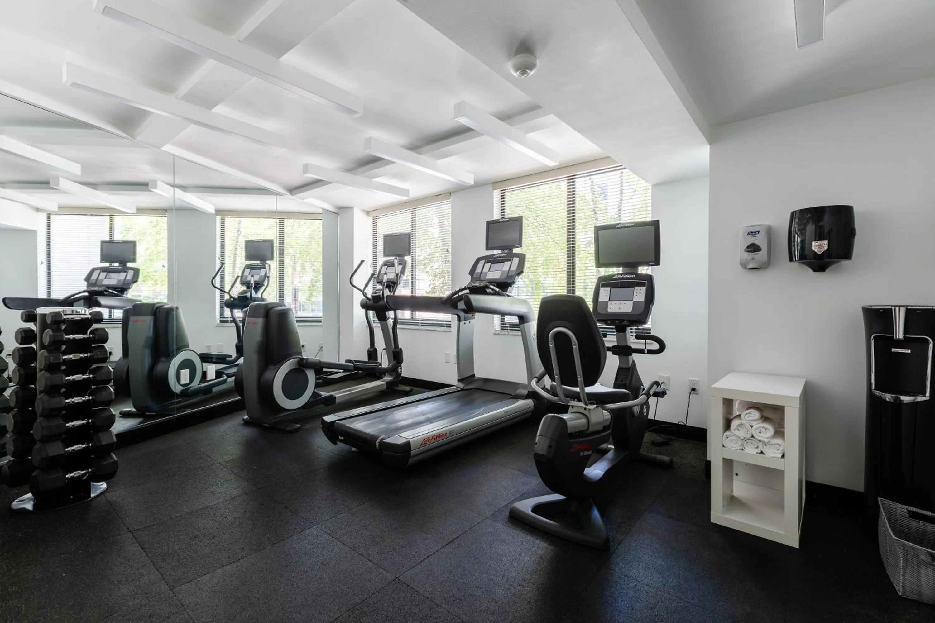 Fitness centre/facilities in 2500 Penn, a Placemakr Experience