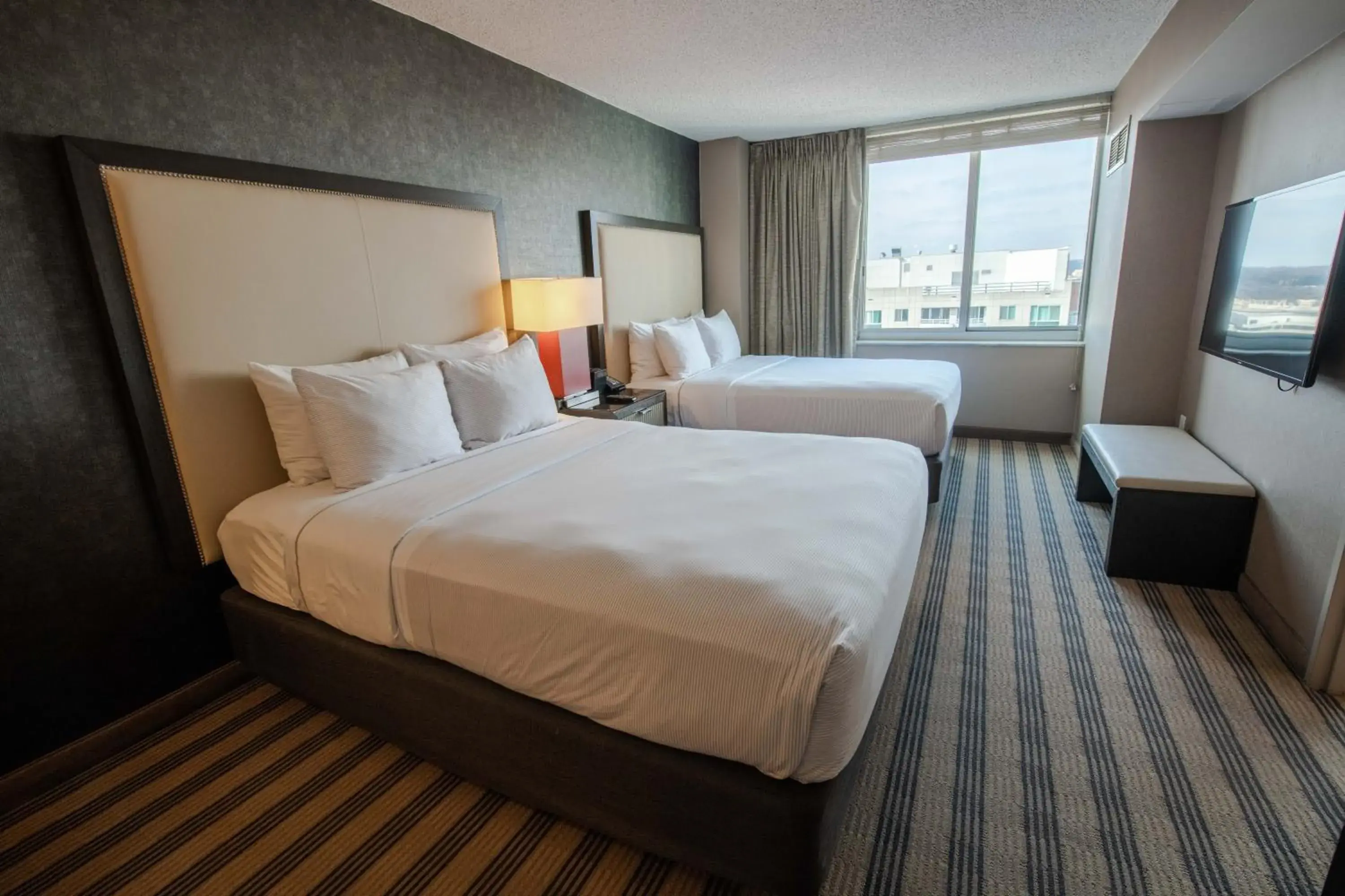 2 Queen One Bedroom Apartment in 2500 Penn, a Placemakr Experience 2 Queen One Bedroom Apartment in 2500 Penn, a Placemakr Experience