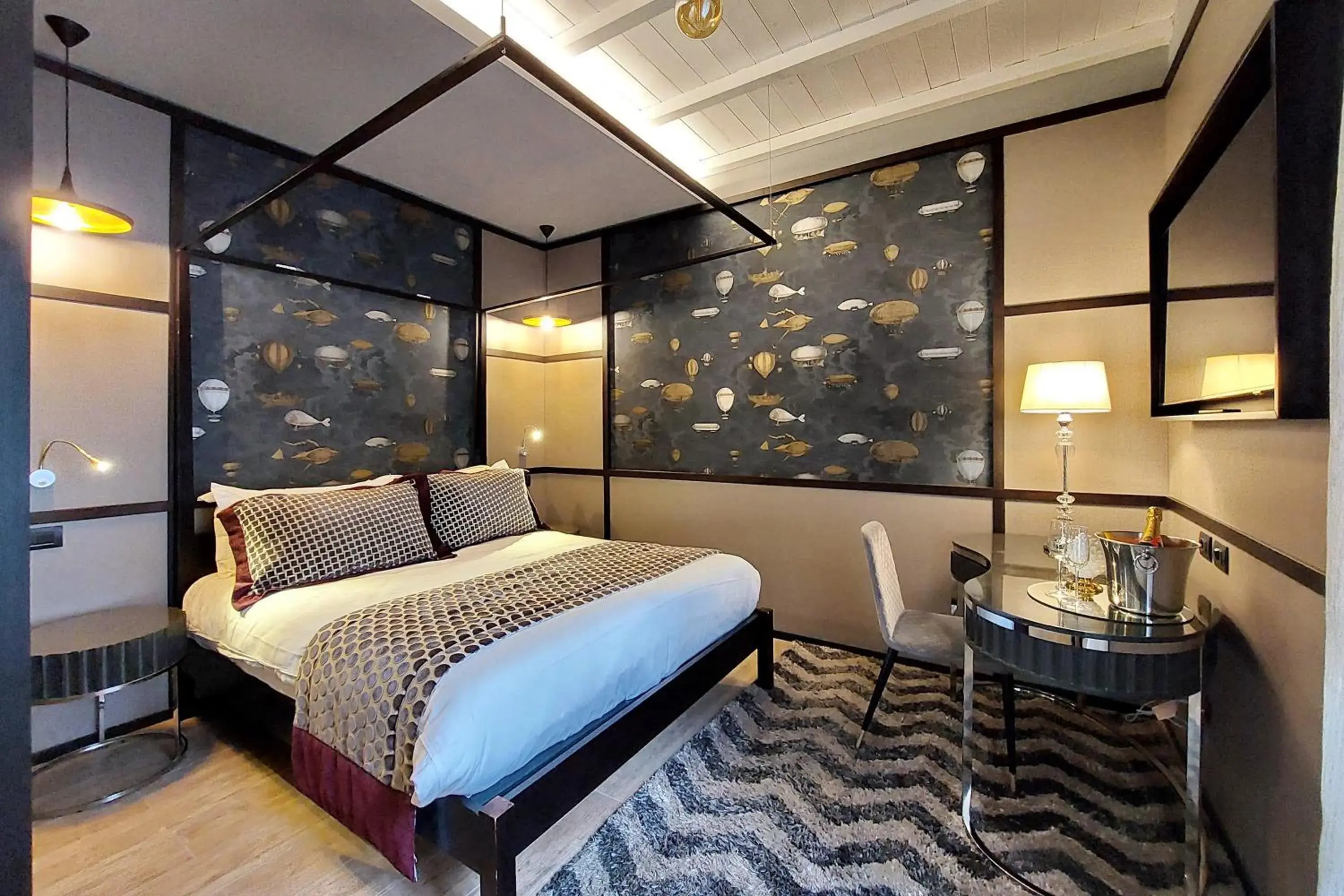 Bed in HELMIRAGE PIAZZA DI SPAGNA SUITE Bed in HELMIRAGE PIAZZA DI SPAGNA SUITE