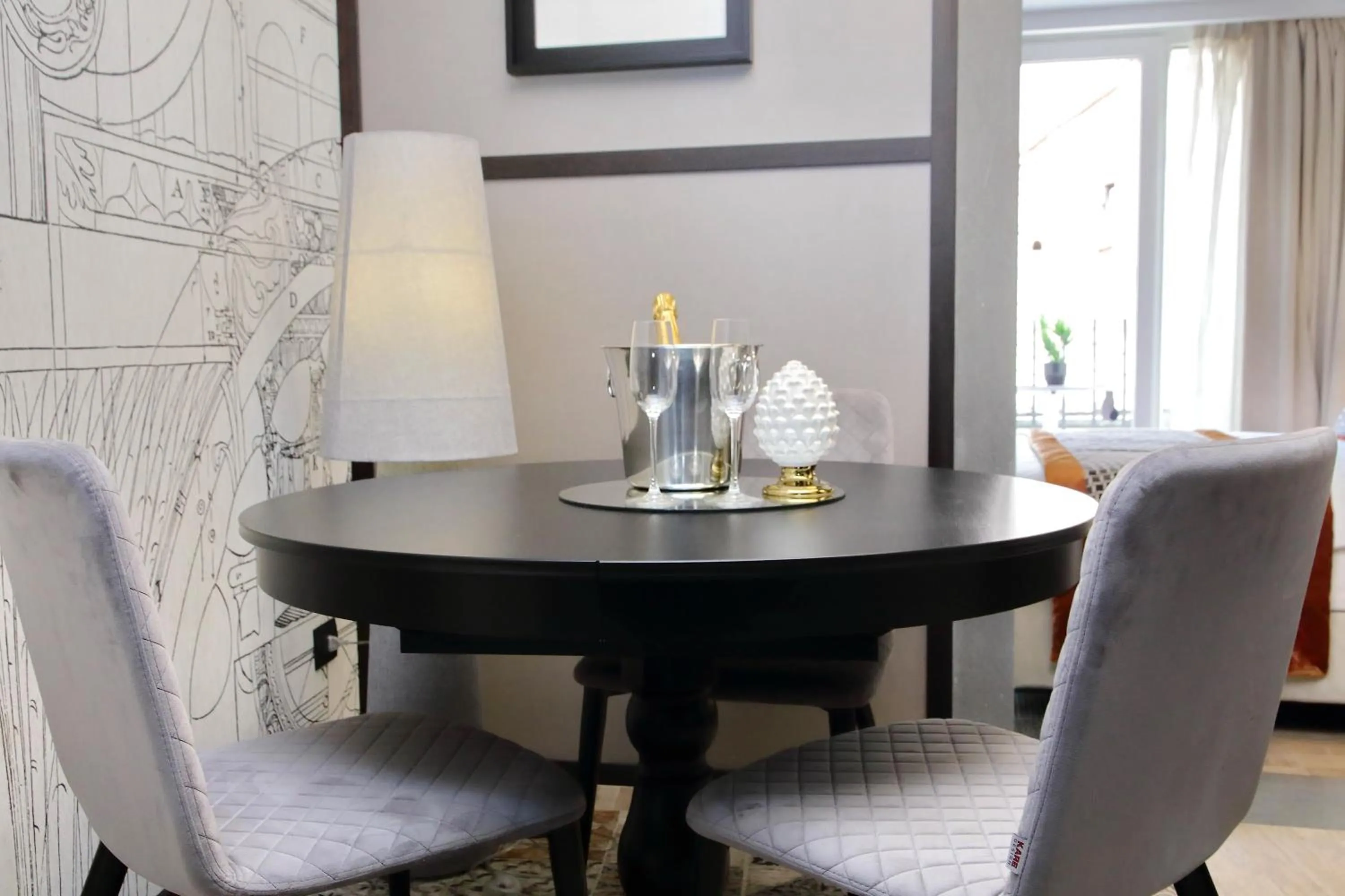 Living room in HELMIRAGE PIAZZA DI SPAGNA SUITE