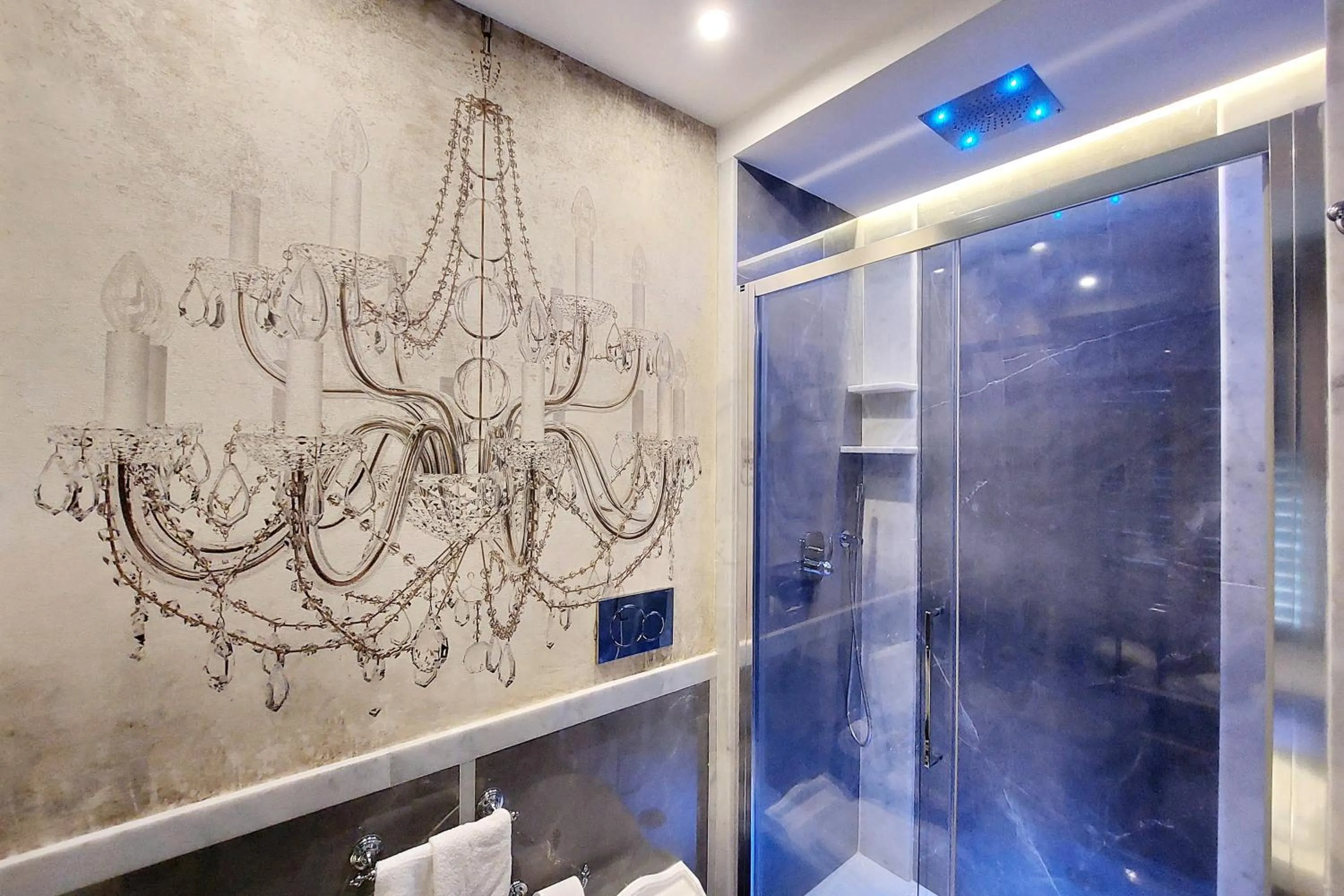 Shower in HELMIRAGE PIAZZA DI SPAGNA SUITE