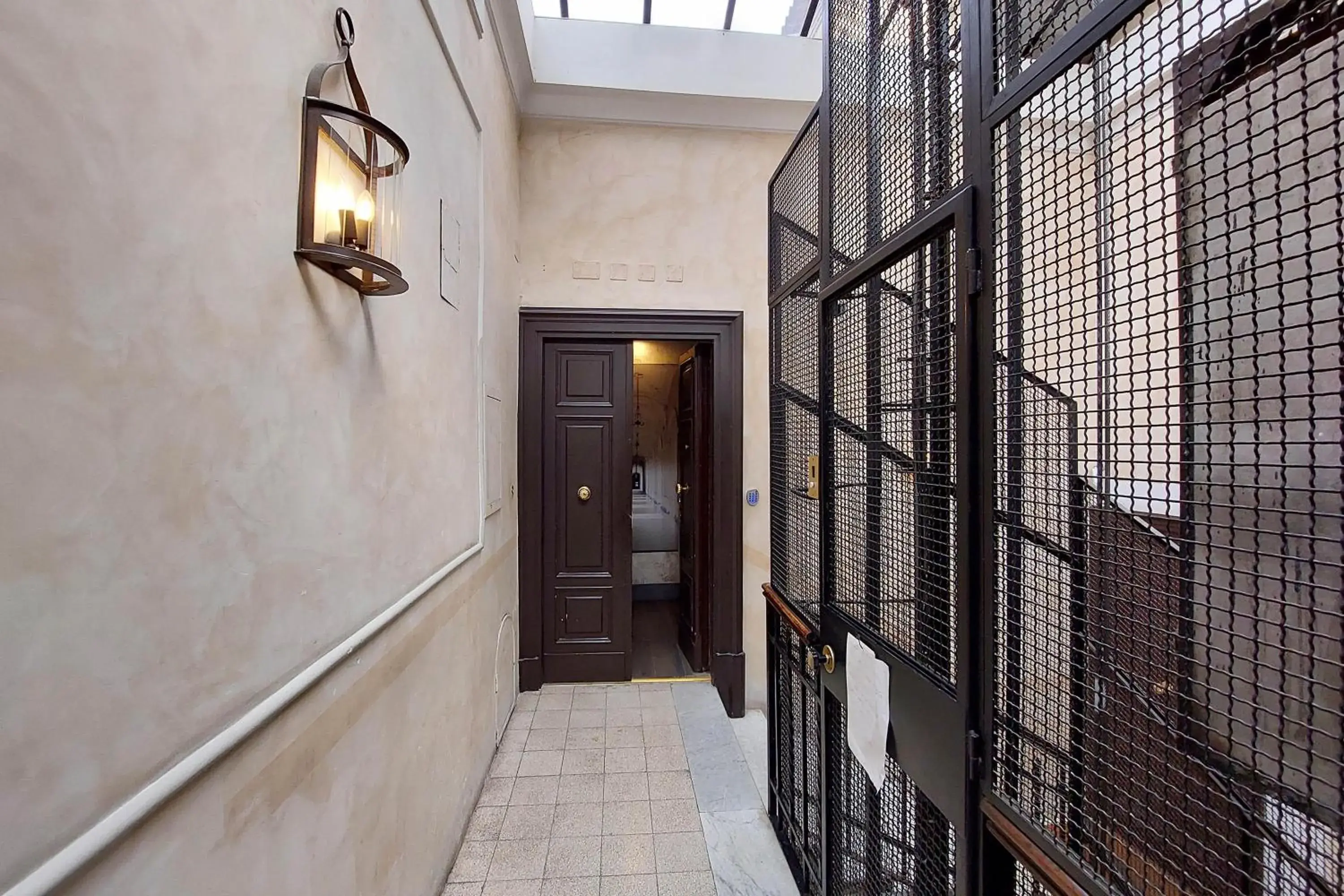 Facade/entrance in HELMIRAGE PIAZZA DI SPAGNA SUITE Facade/entrance in HELMIRAGE PIAZZA DI SPAGNA SUITE