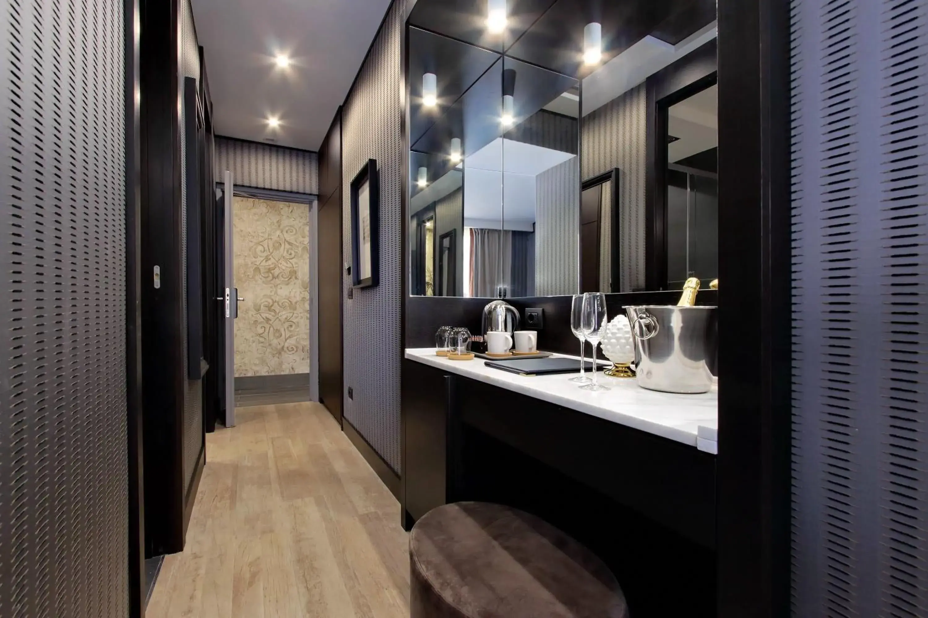 Deluxe Double or Twin Room with Balcony in HELMIRAGE PIAZZA DI SPAGNA SUITE Deluxe Double or Twin Room with Balcony in HELMIRAGE PIAZZA DI SPAGNA SUITE