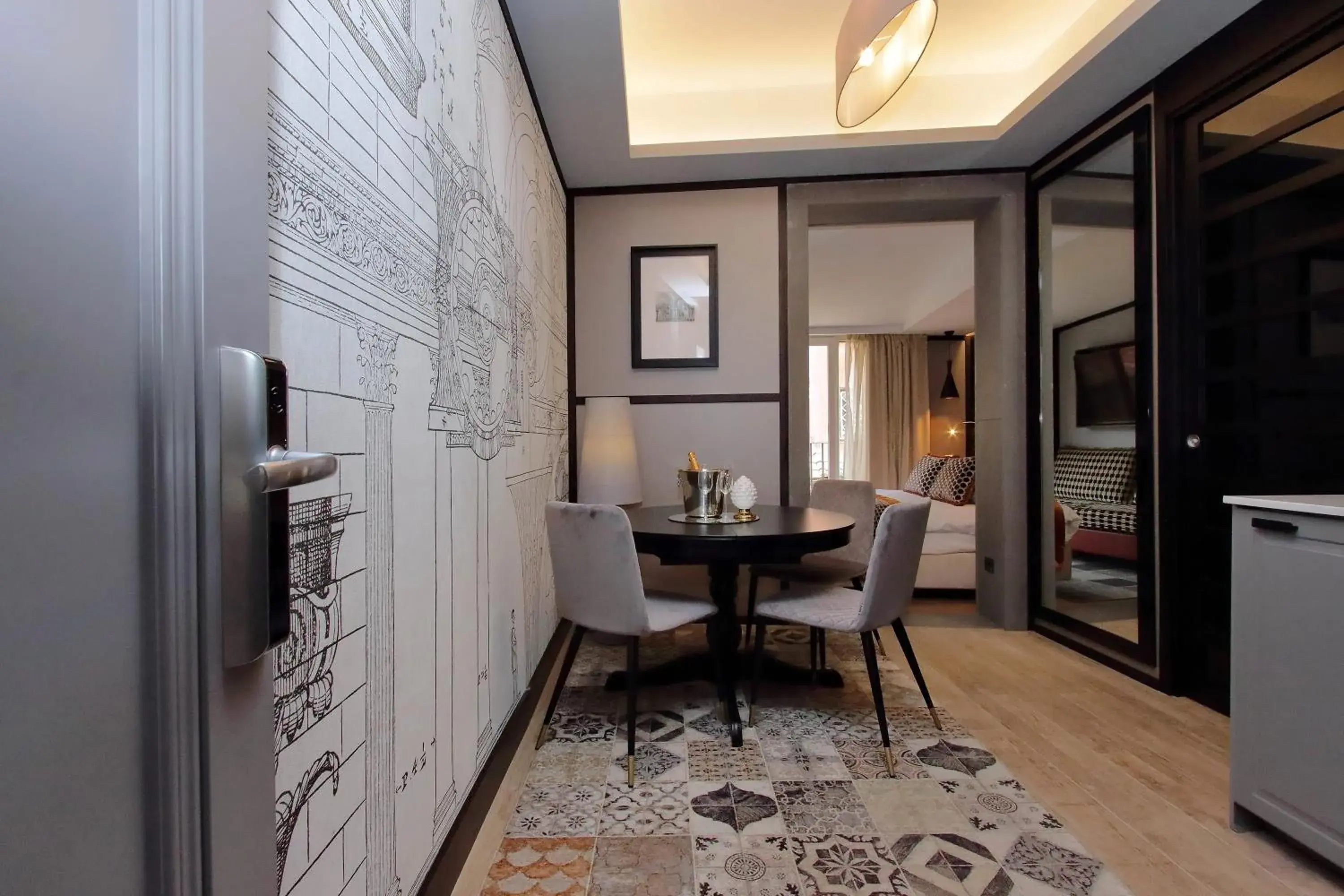 Suite with Balcony in HELMIRAGE PIAZZA DI SPAGNA SUITE Suite with Balcony in HELMIRAGE PIAZZA DI SPAGNA SUITE