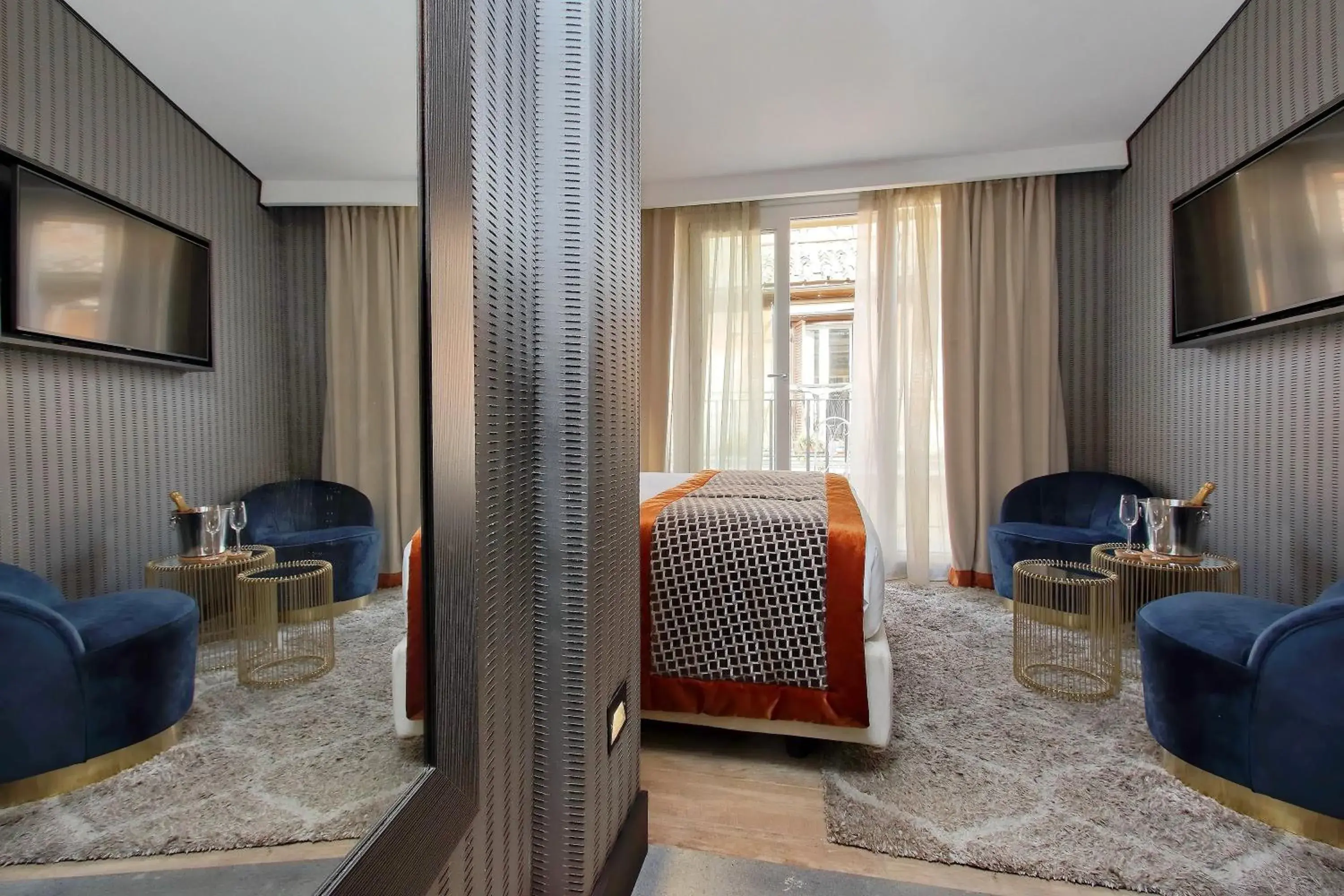 Deluxe Double or Twin Room with Balcony in HELMIRAGE PIAZZA DI SPAGNA SUITE Deluxe Double or Twin Room with Balcony in HELMIRAGE PIAZZA DI SPAGNA SUITE
