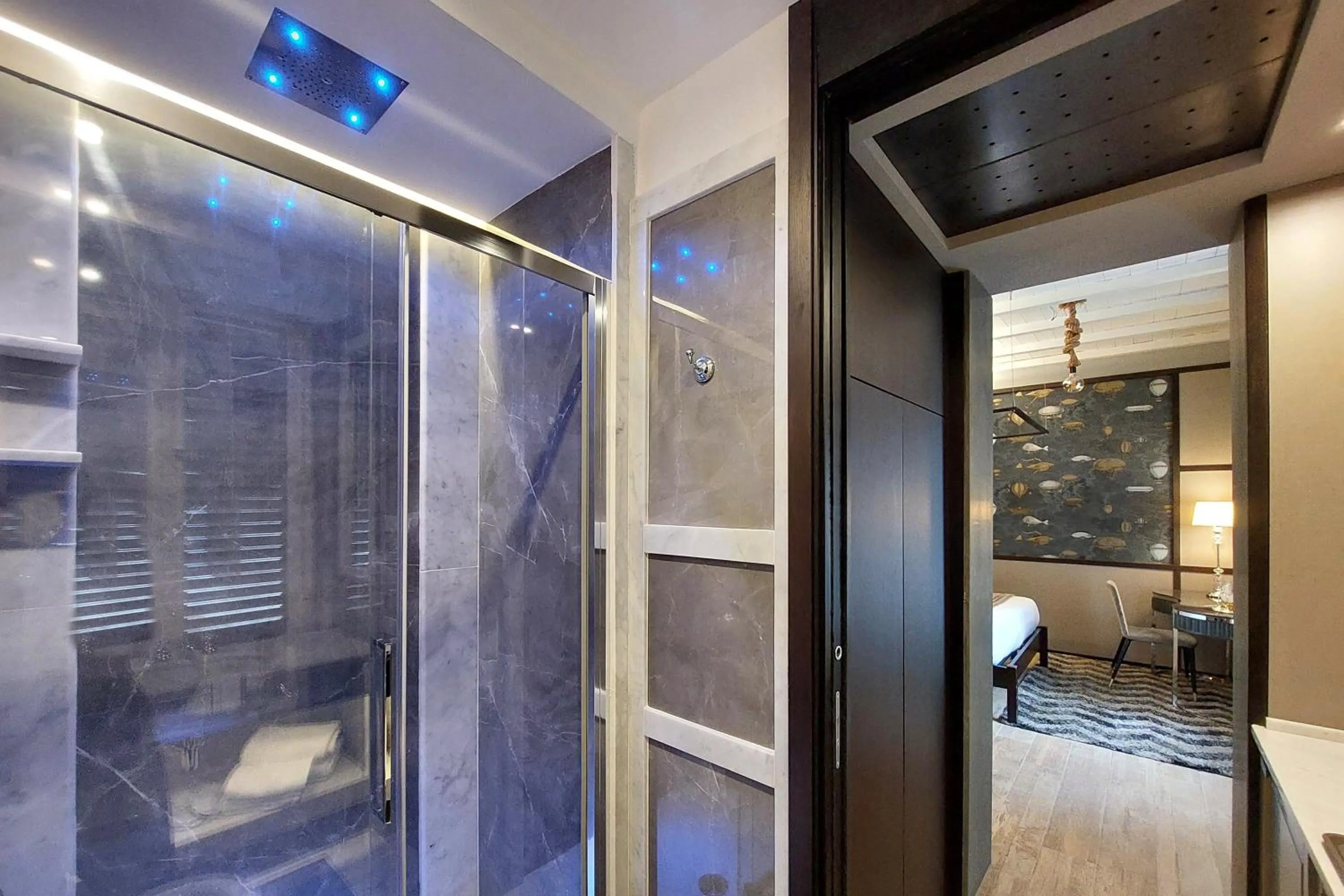 Shower in HELMIRAGE PIAZZA DI SPAGNA SUITE