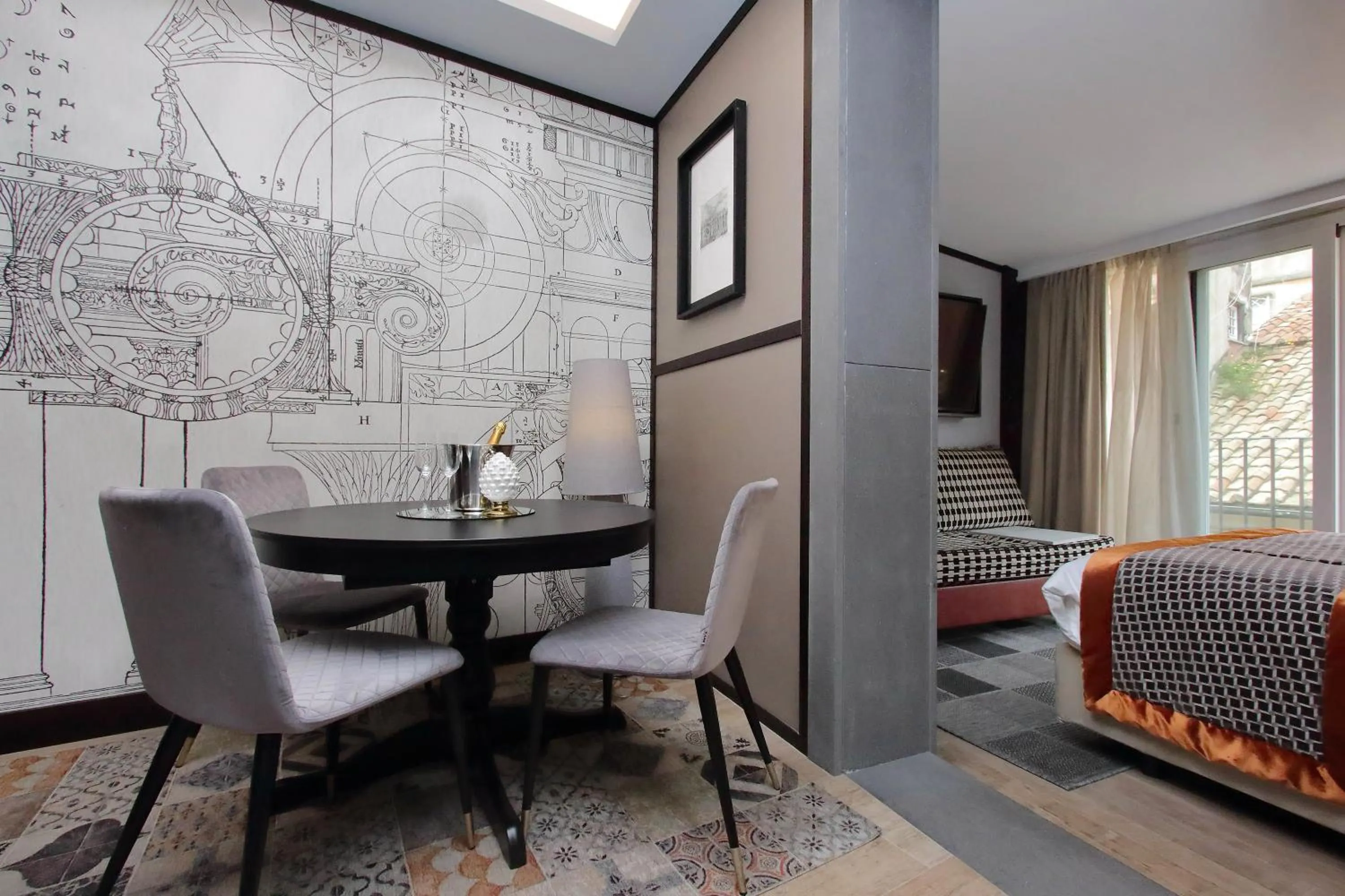 Bed in HELMIRAGE PIAZZA DI SPAGNA SUITE