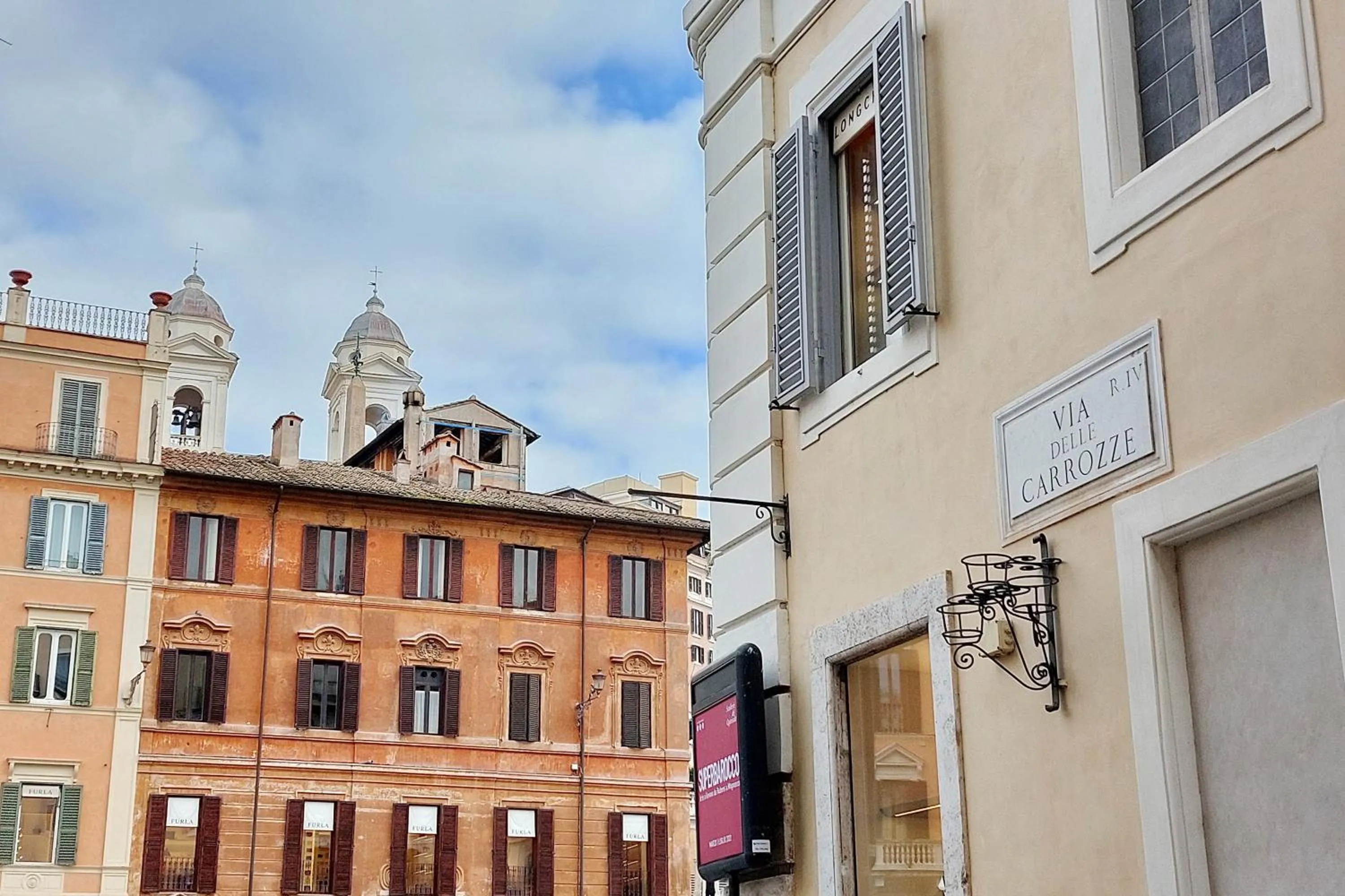 Neighbourhood in HELMIRAGE PIAZZA DI SPAGNA SUITE