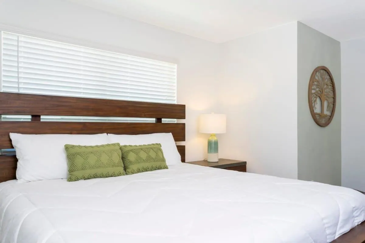 Bed in Gorgeous 5 Bd w/ Pool Close to Disney @ Champions Gate 948