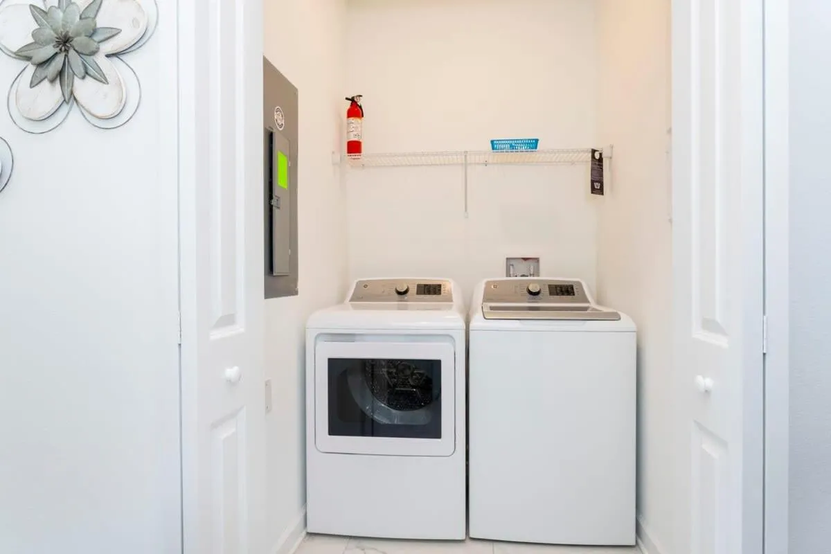 Gorgeous 5 Bd w/ Pool Close to Disney @ Champions Gate 948