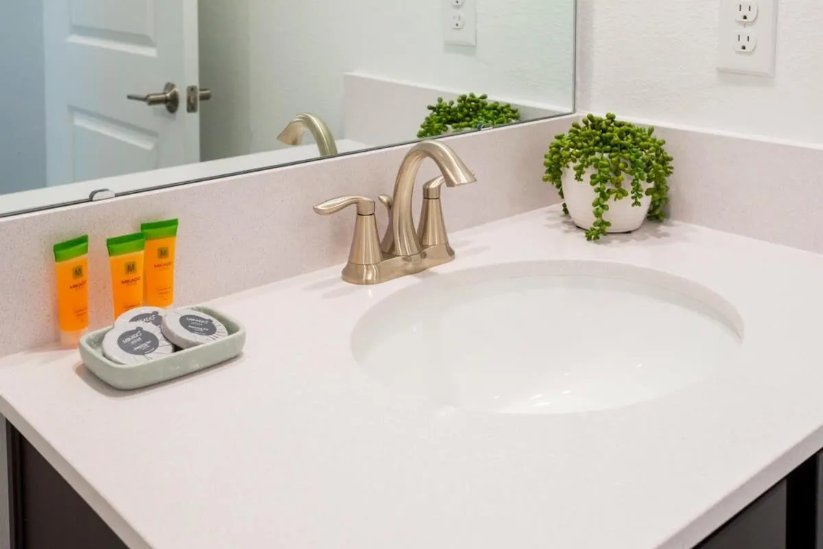 Gorgeous 5 Bd w/ Pool Close to Disney @ Champions Gate 948