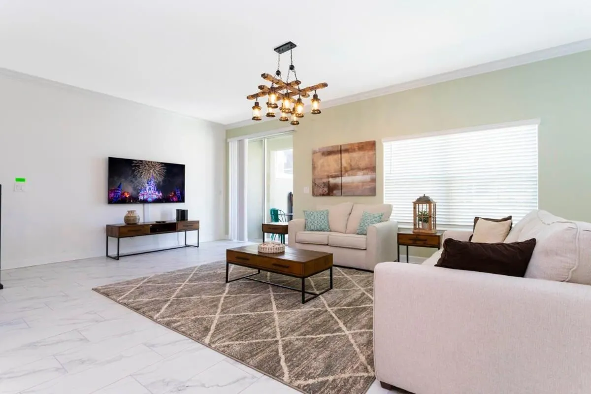 Gorgeous 5 Bd w/ Pool Close to Disney @ Champions Gate 948