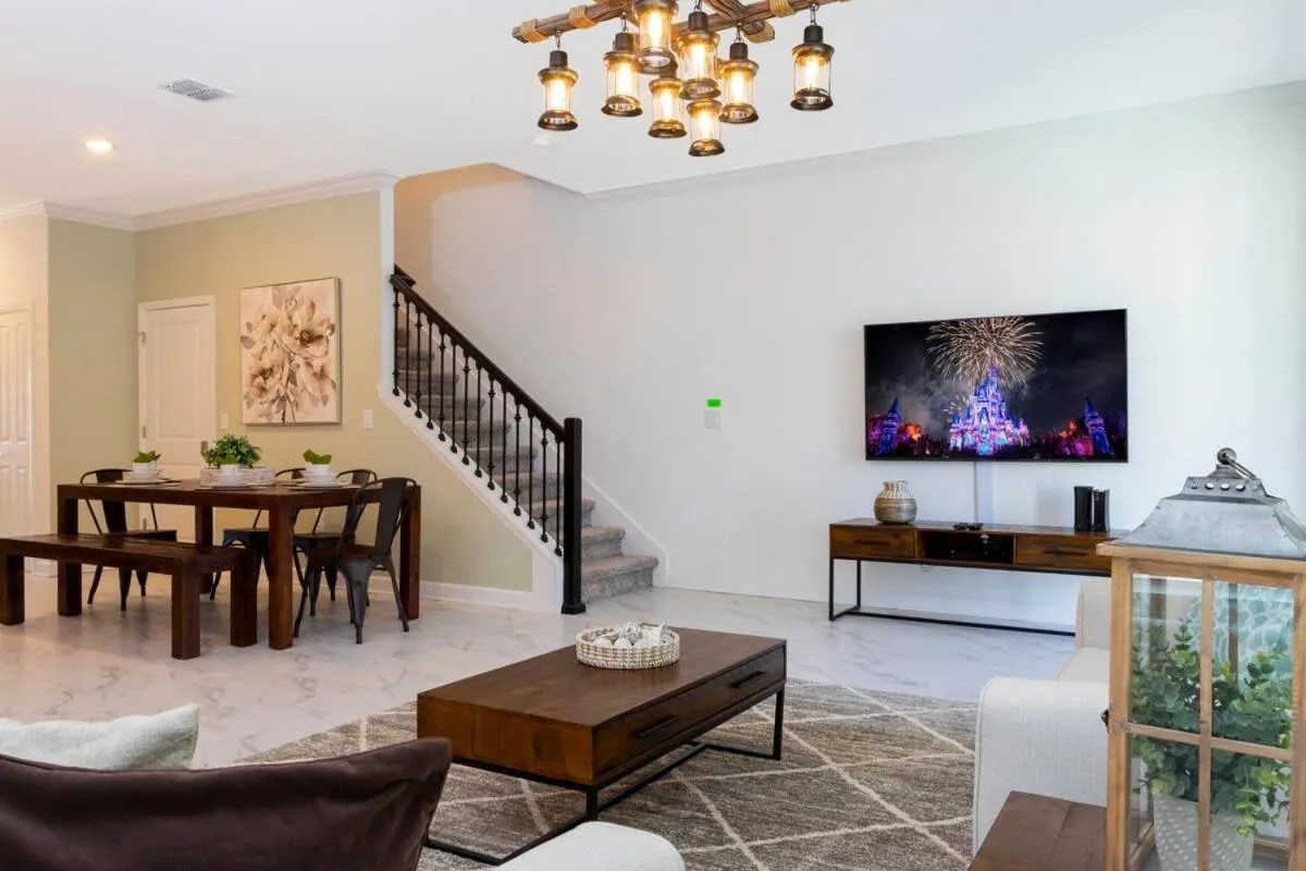 Gorgeous 5 Bd w/ Pool Close to Disney @ Champions Gate 948