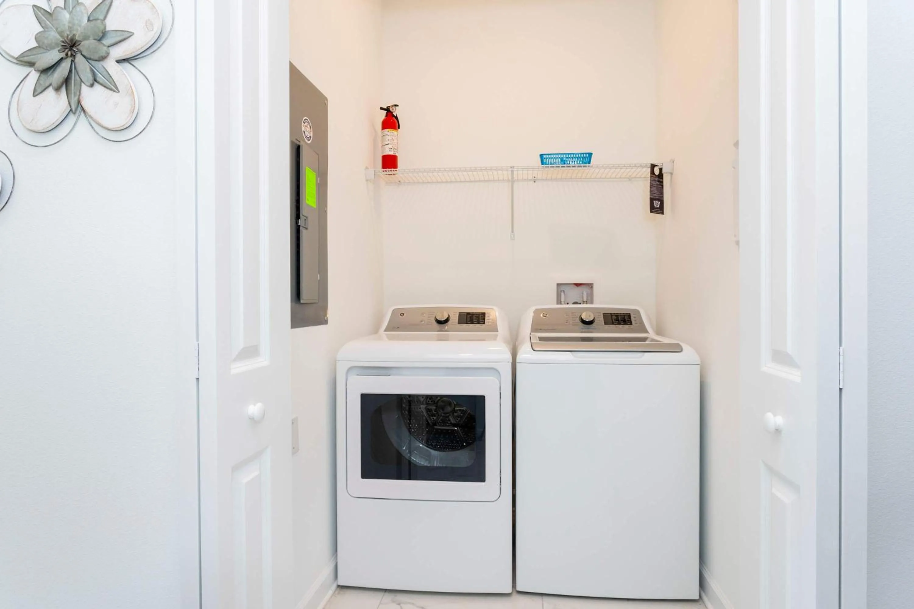 Gorgeous 5 Bd w/ Pool Close to Disney @ Champions Gate 948