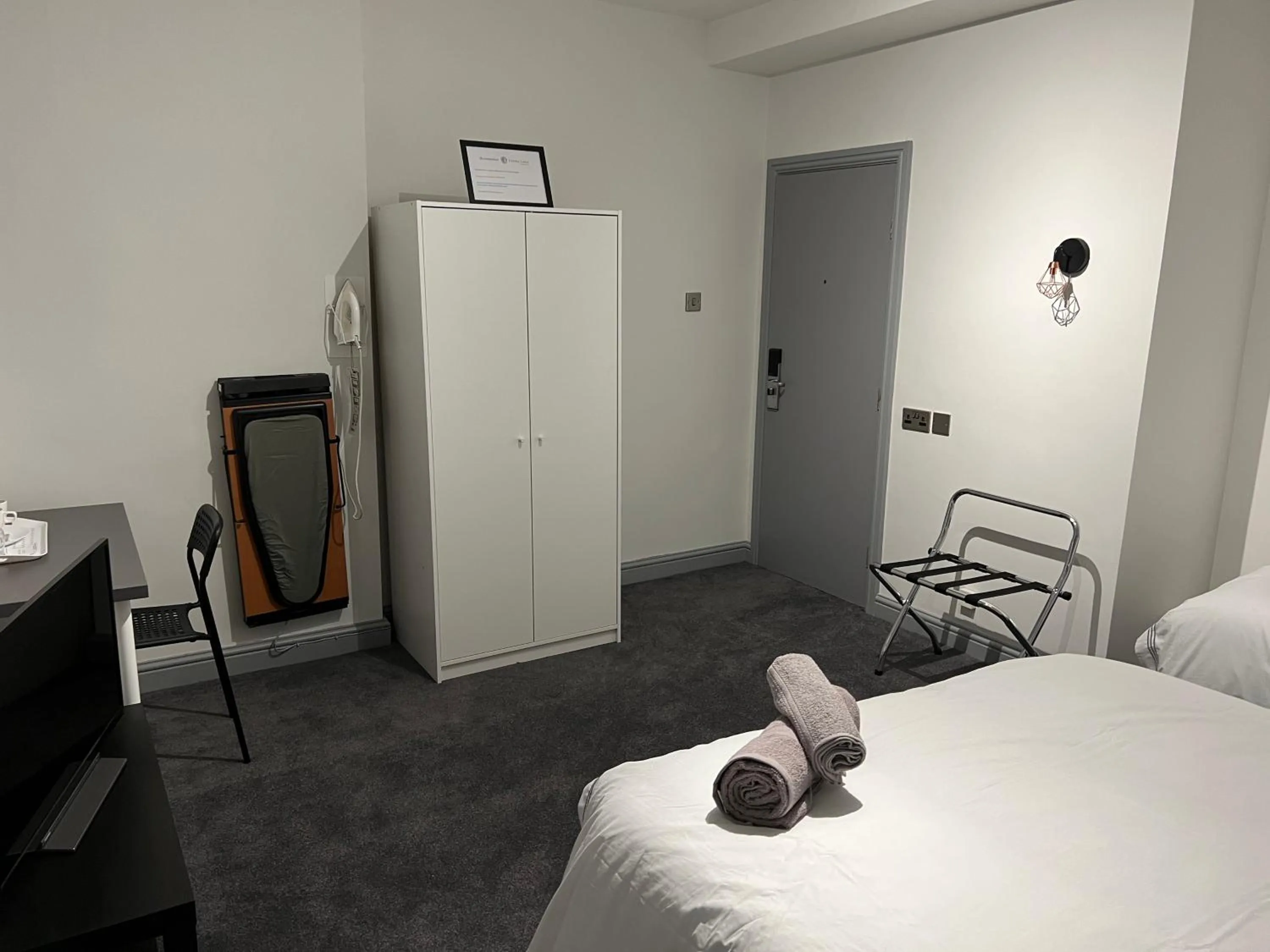 Bed in Huddersfield Central Lodge