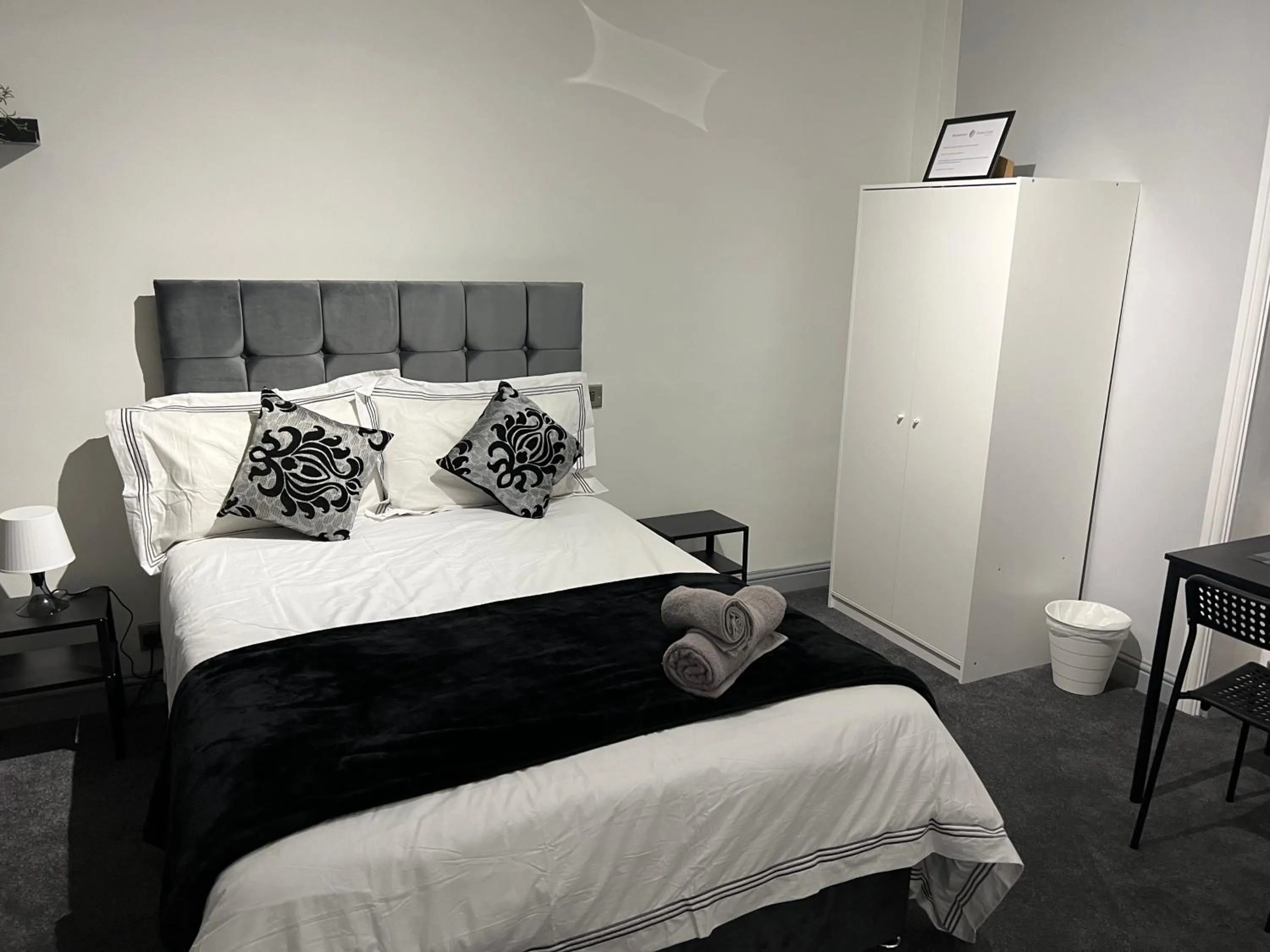 Bed in Huddersfield Central Lodge