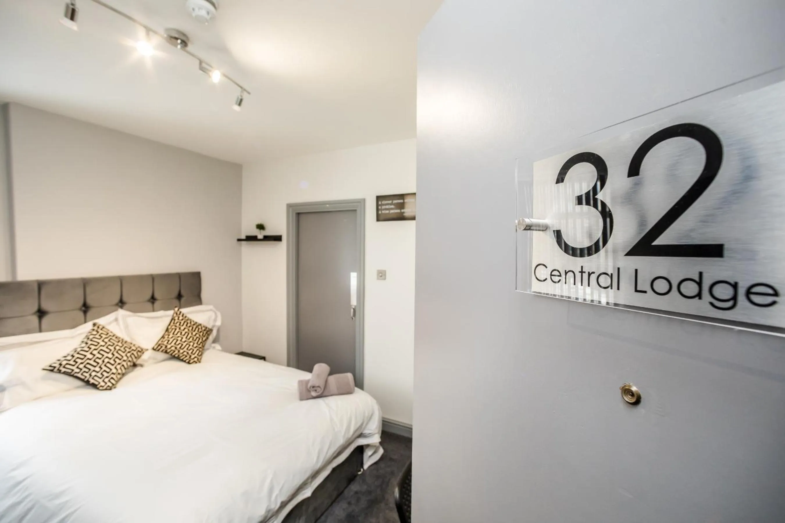 Bed in Huddersfield Central Lodge