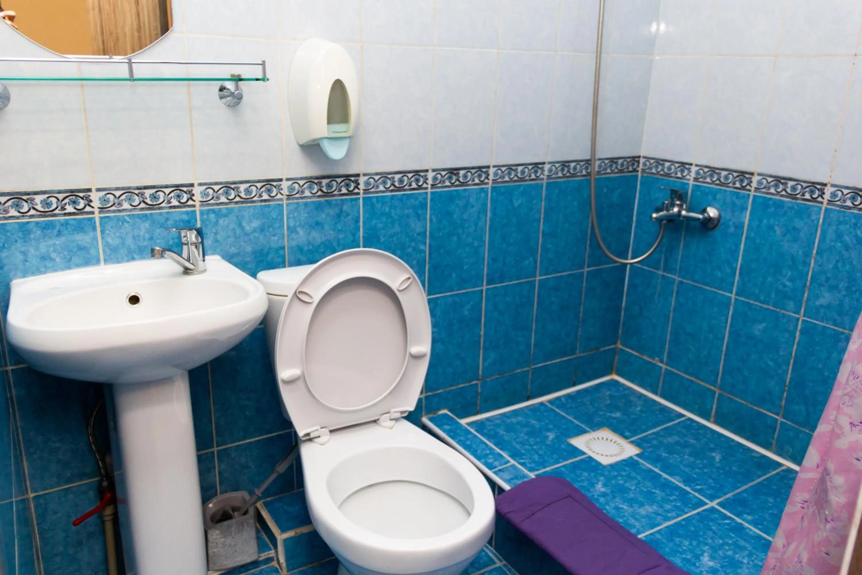 Bathroom in Hotel Tahar