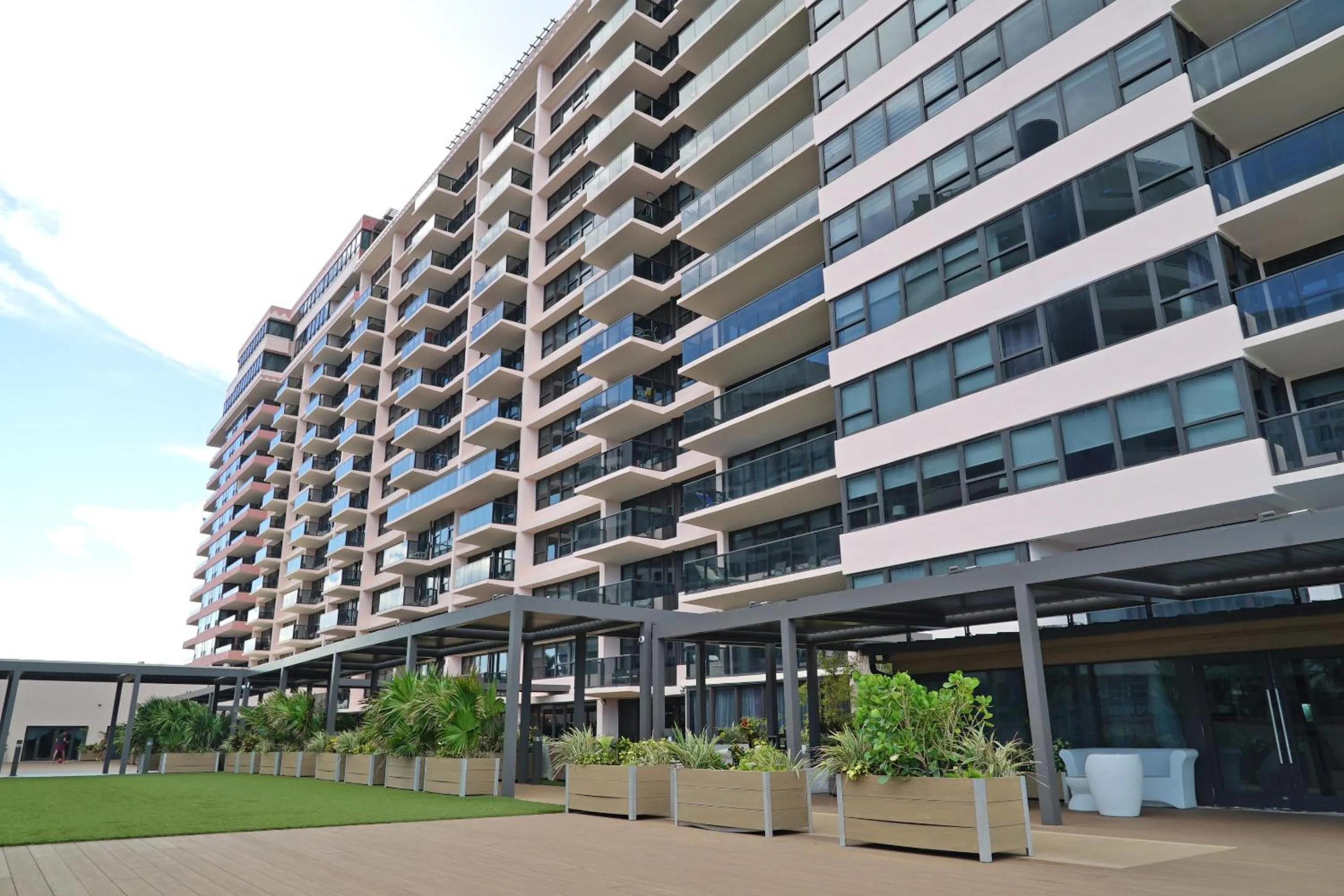 Property building in Deluxe Apartments by South Florida Vacations