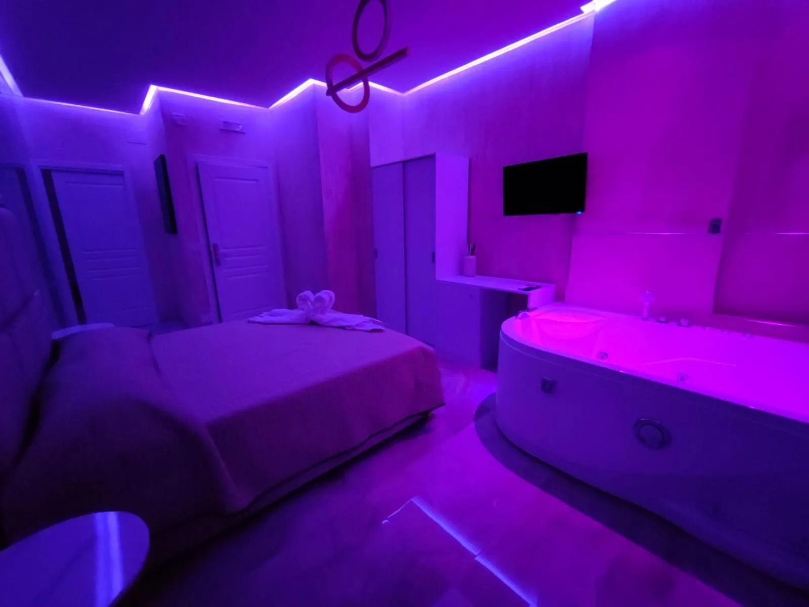 Queen Suite with Spa Bath - single occupancy in B&B MaisonAlysie