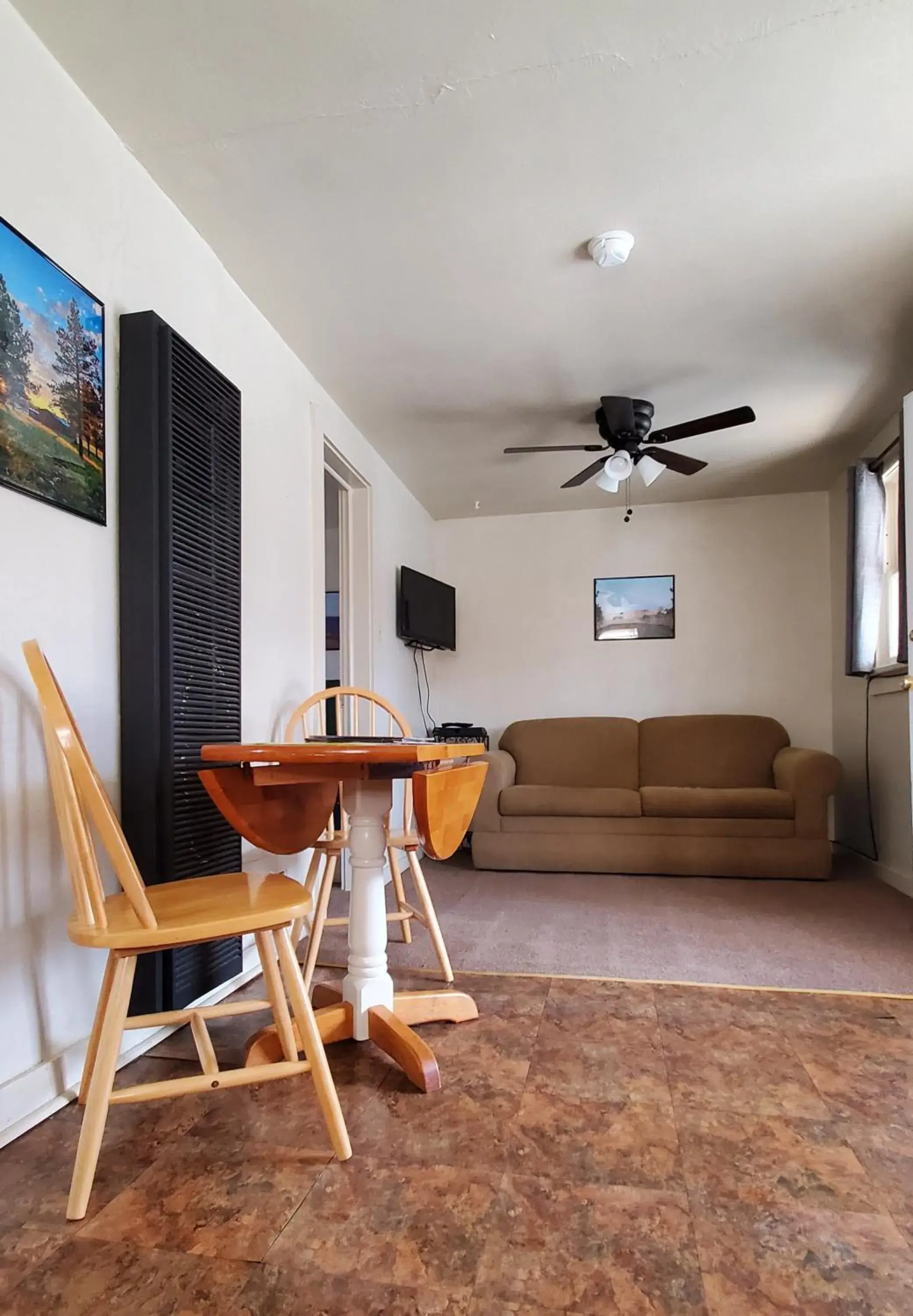 Living room in Hikers Cimarron Inn & RV Park Living room in Hikers Cimarron Inn & RV Park