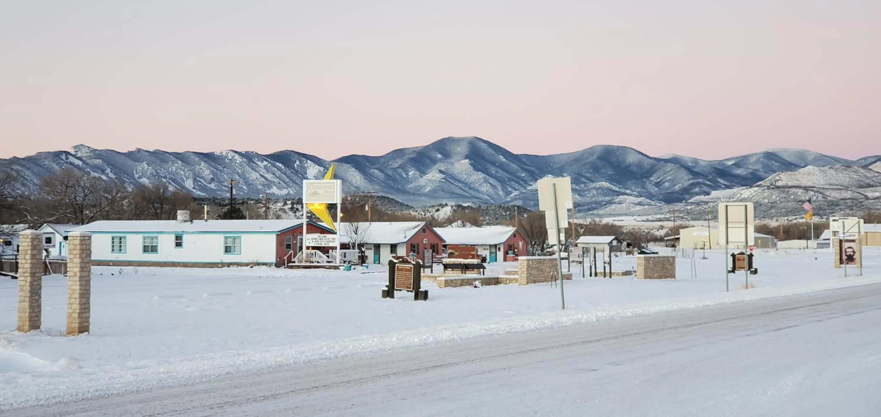 Property building in Hikers Cimarron Inn & RV Park