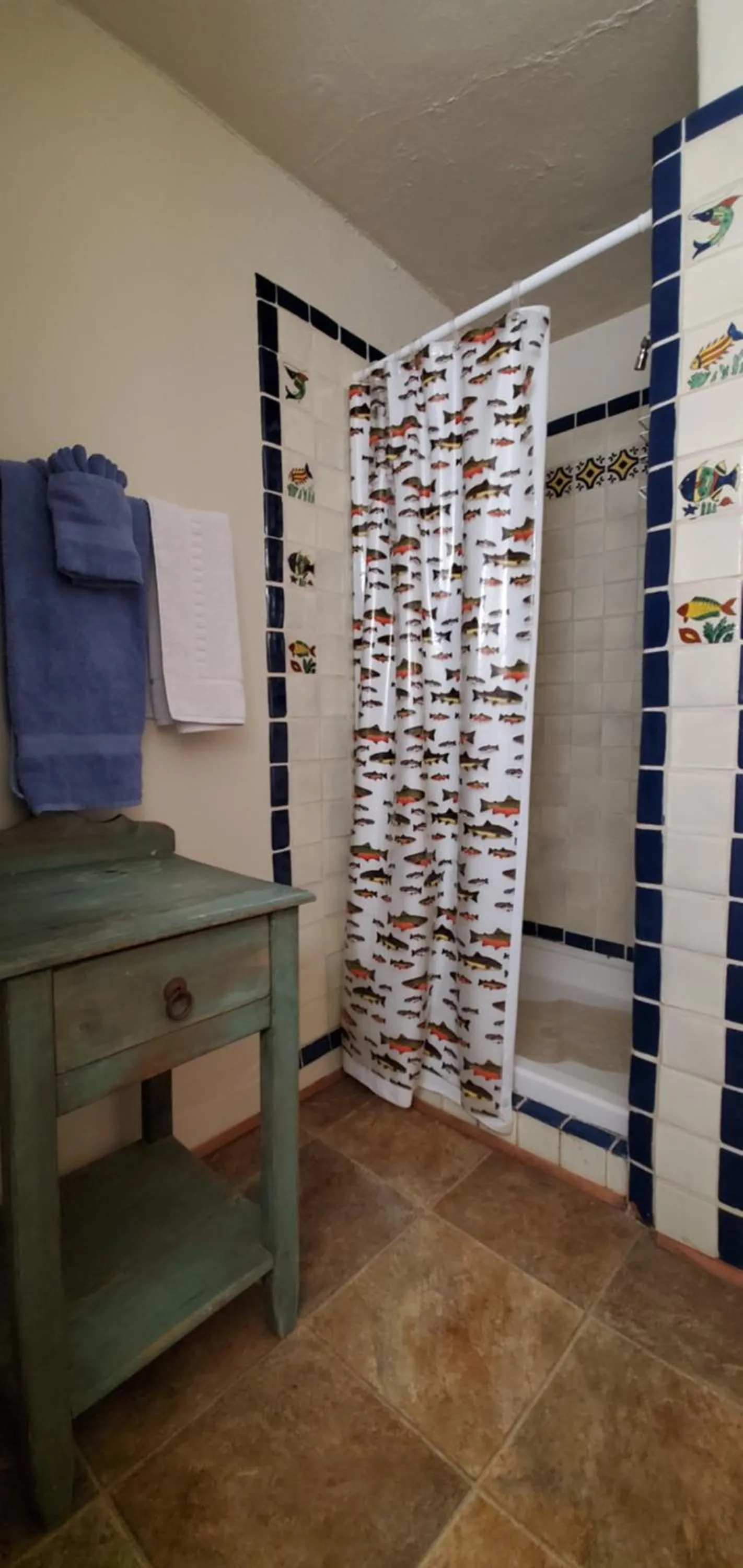 Bathroom in Hikers Cimarron Inn & RV Park