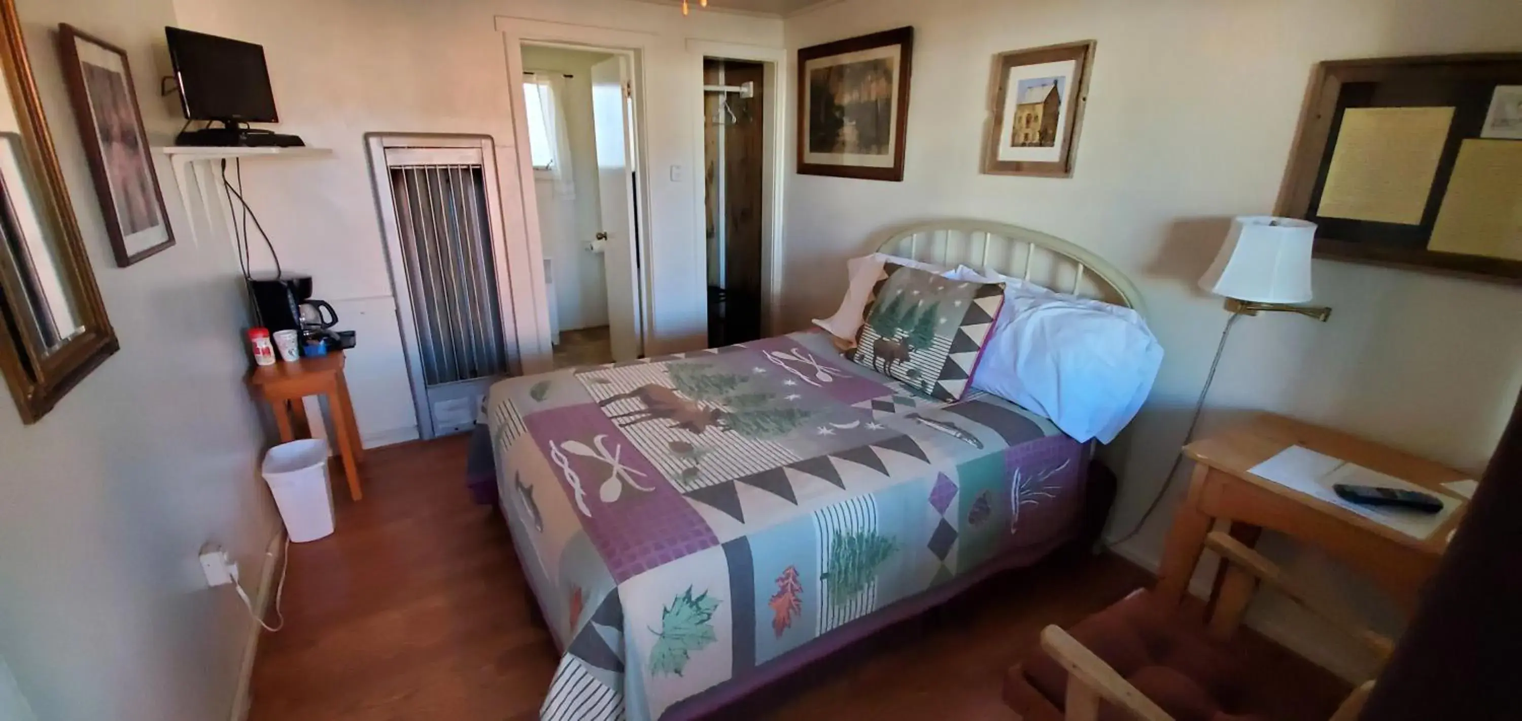 Photo of the whole room, Bed in Hikers Cimarron Inn & RV Park Photo of the whole room, Bed in Hikers Cimarron Inn & RV Park