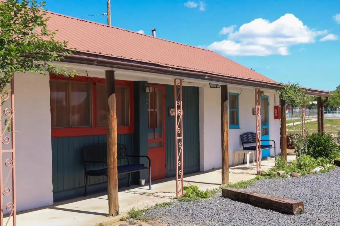 Property building in Hikers Cimarron Inn & RV Park Property building in Hikers Cimarron Inn & RV Park