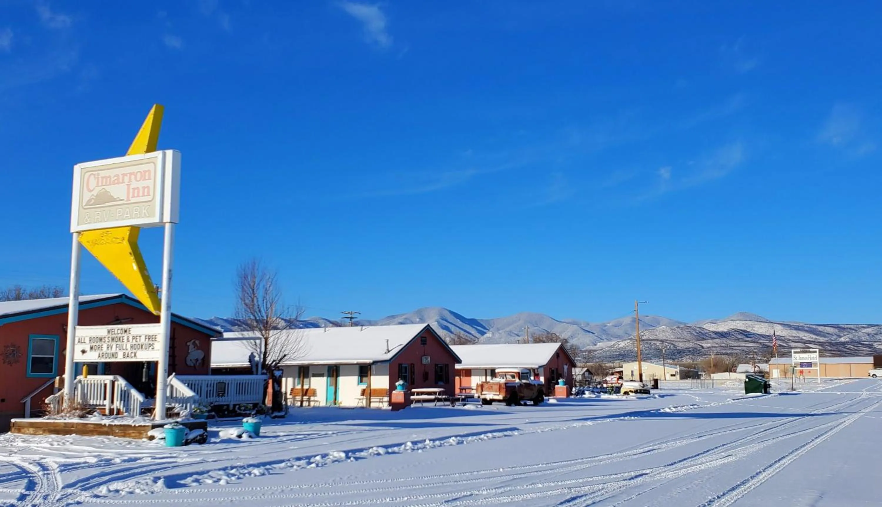 Property building in Hikers Cimarron Inn & RV Park