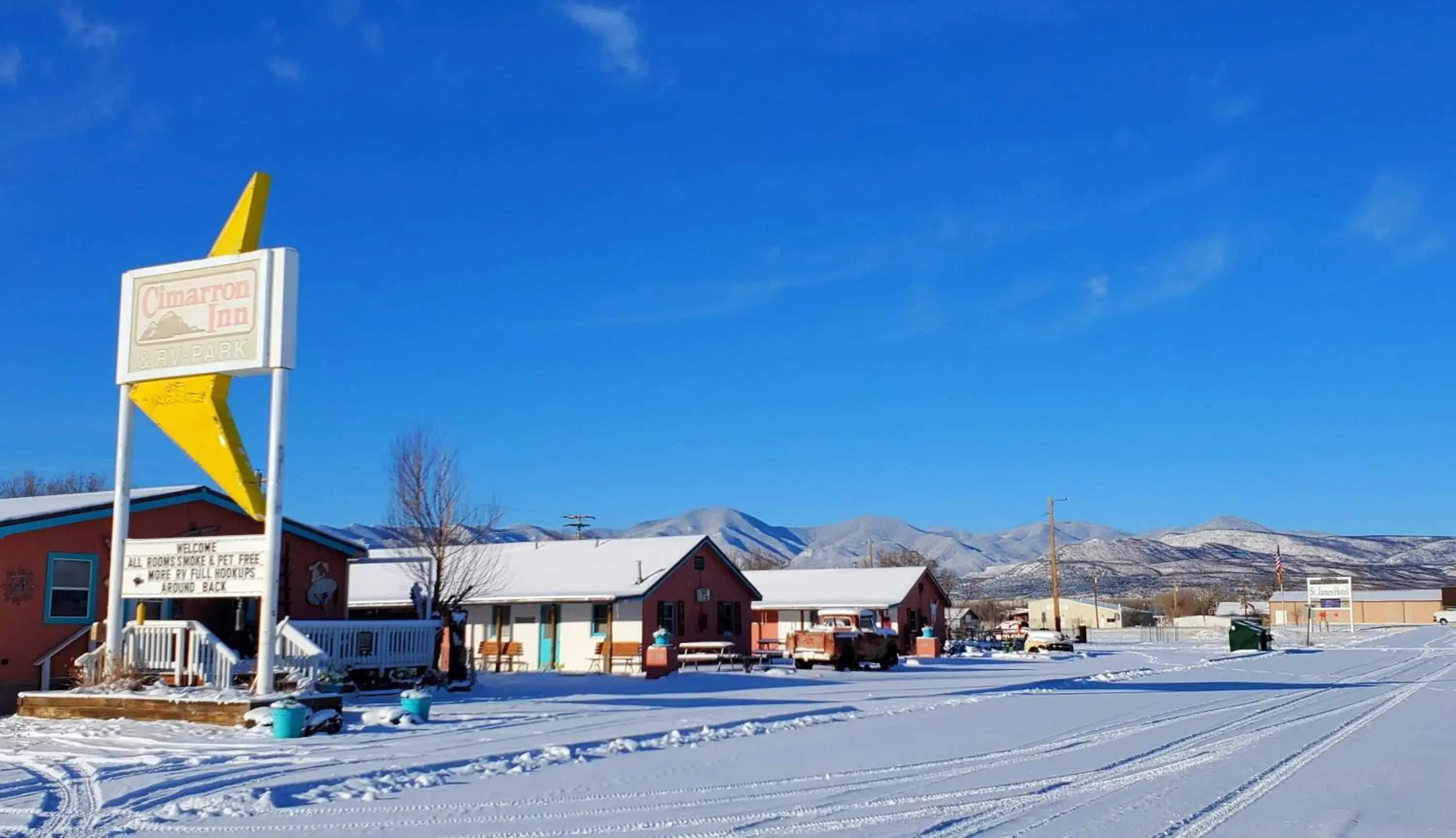 Property building in Hikers Cimarron Inn & RV Park Property building in Hikers Cimarron Inn & RV Park