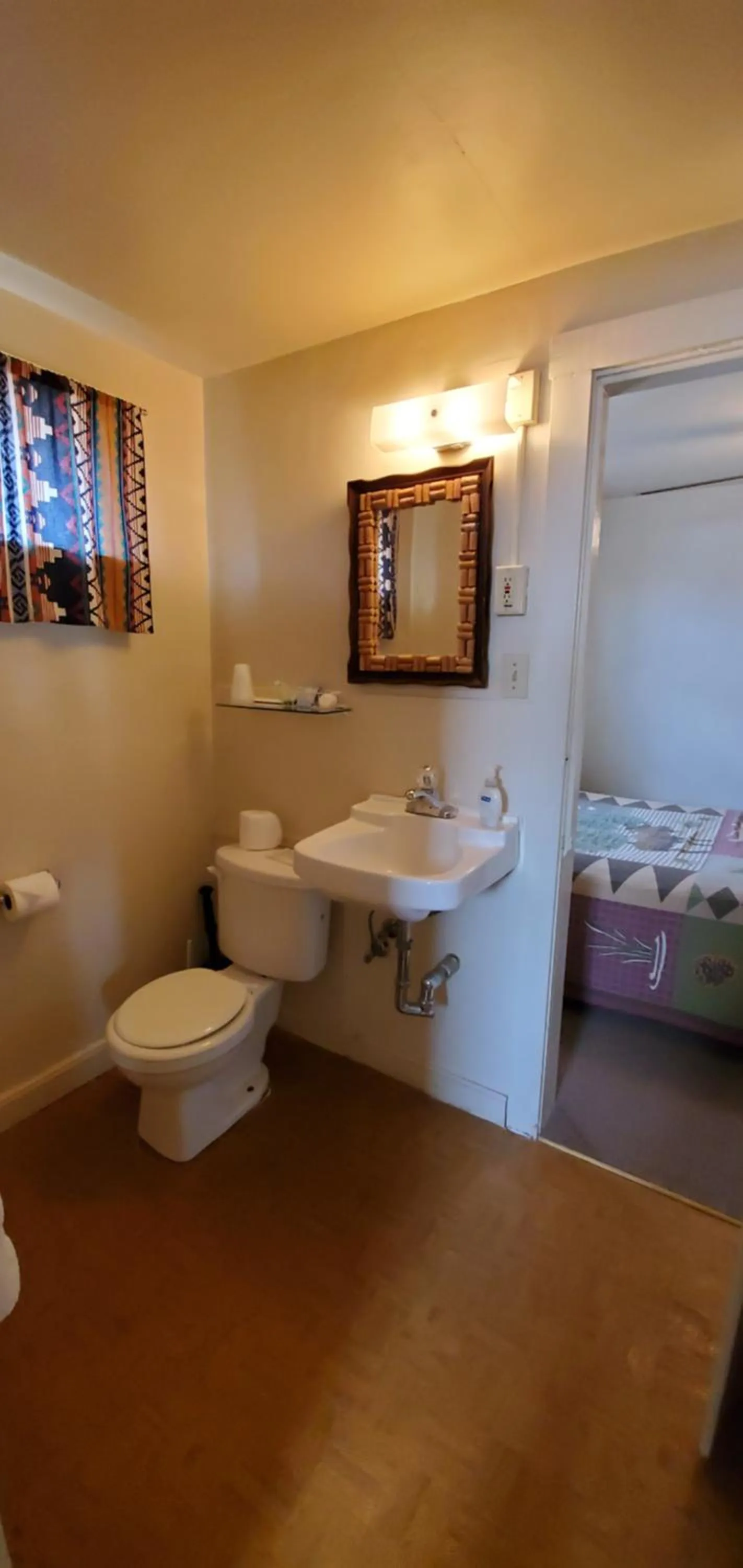 Bathroom in Hikers Cimarron Inn & RV Park