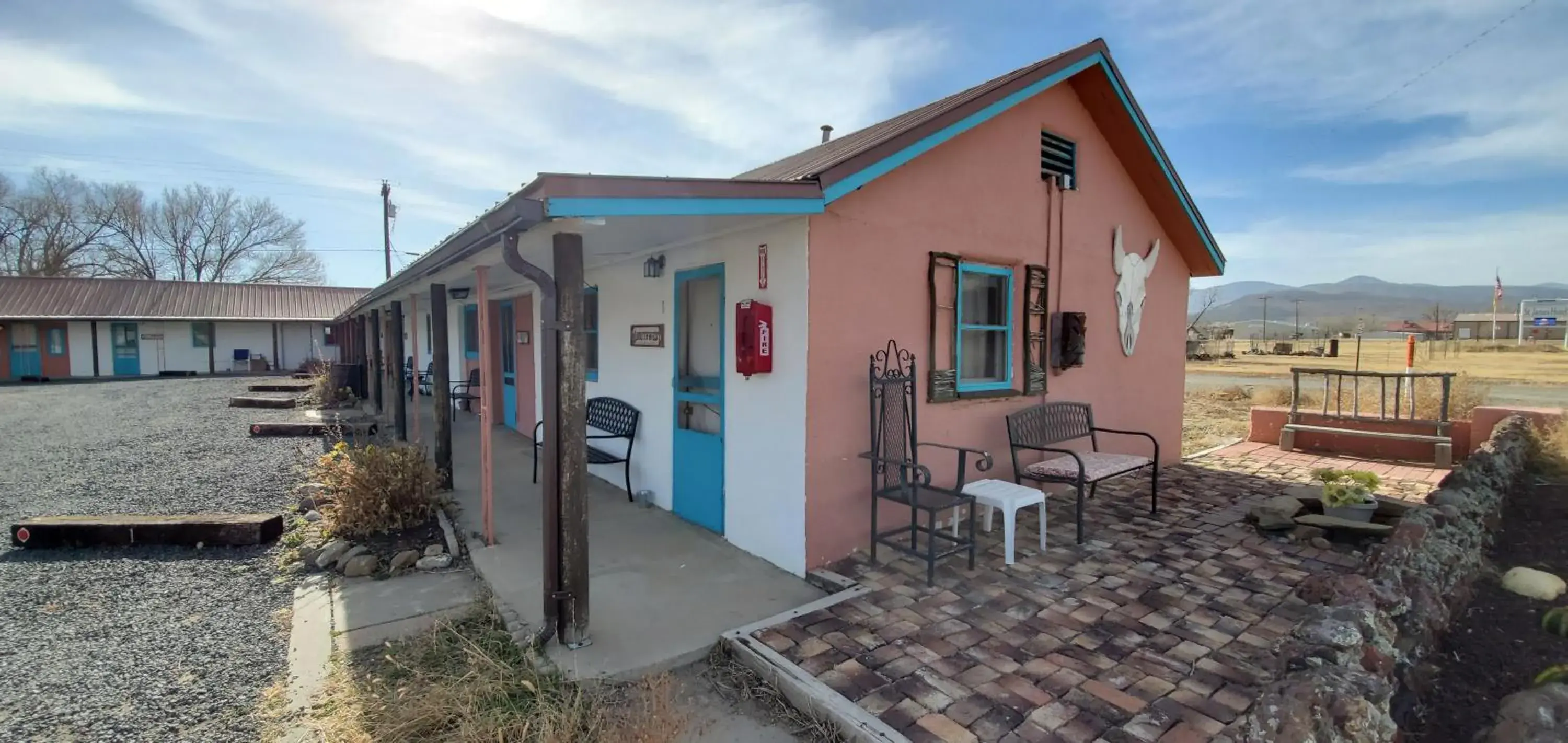 Property building in Hikers Cimarron Inn & RV Park Property building in Hikers Cimarron Inn & RV Park