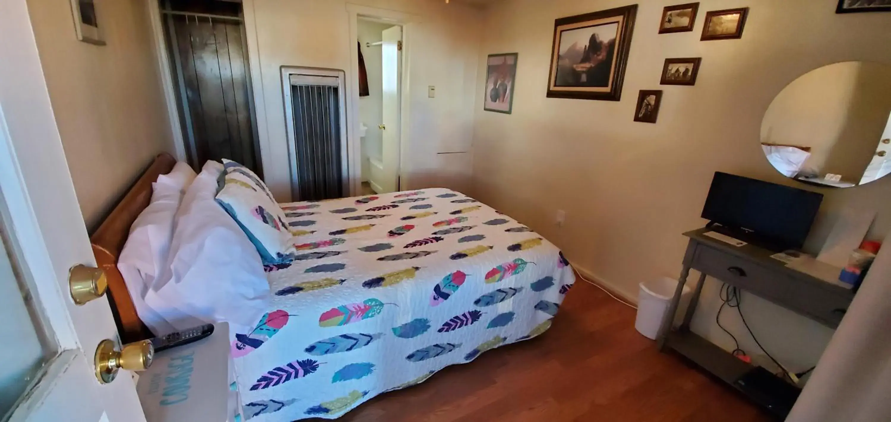 Photo of the whole room, Bed in Hikers Cimarron Inn & RV Park Photo of the whole room, Bed in Hikers Cimarron Inn & RV Park