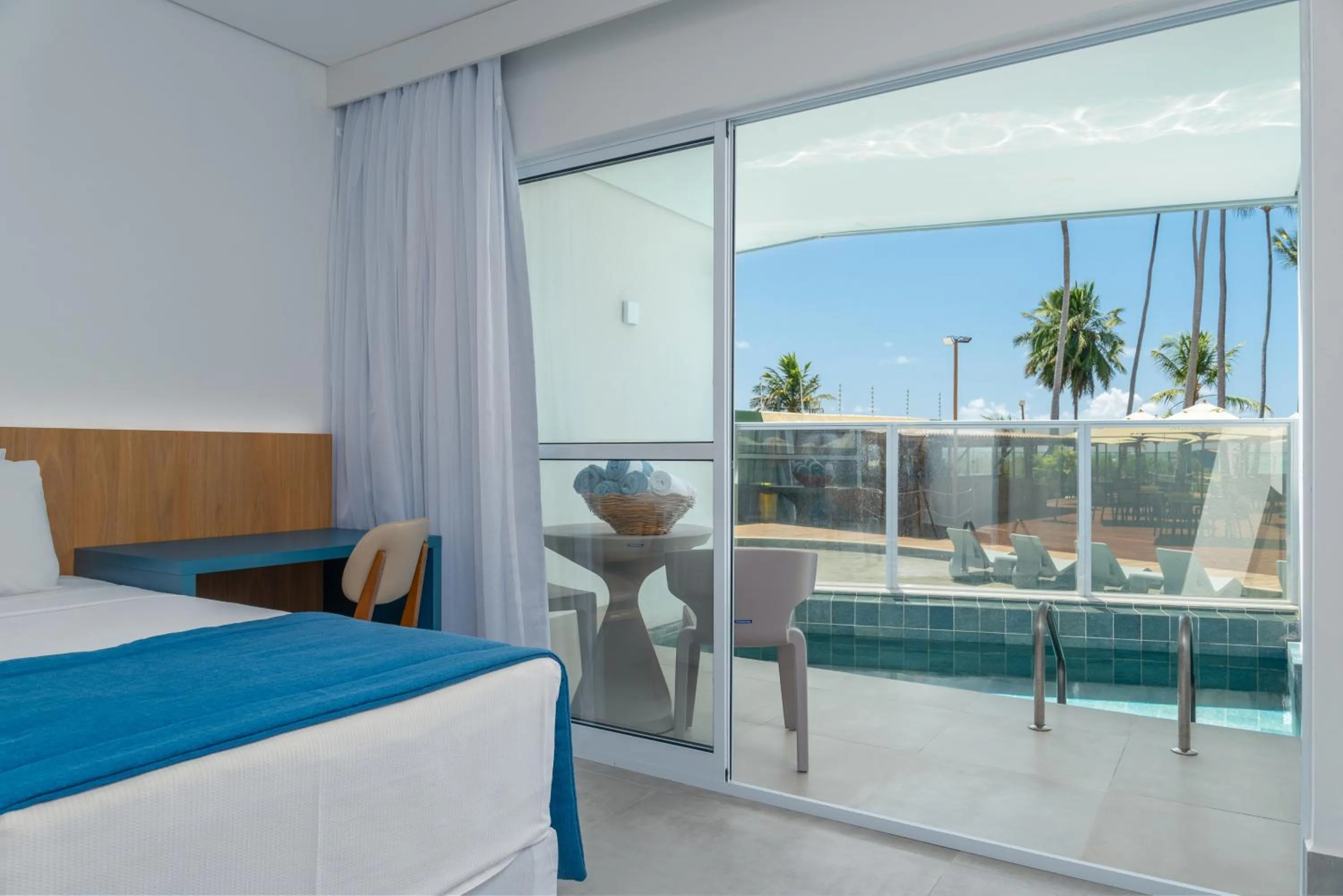 Pool view, Bed in Maragogi Brisa Exclusive Hotel