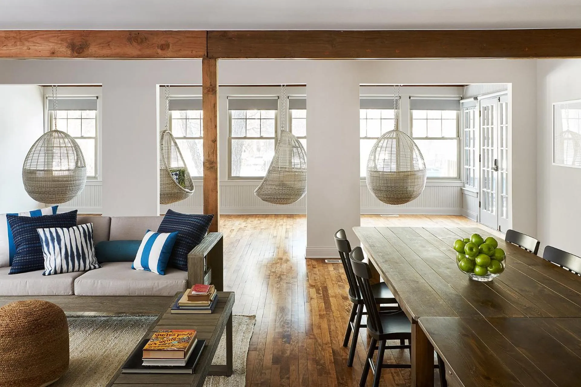 Communal lounge/ TV room in The Neighborhood Hotel Grand Beach