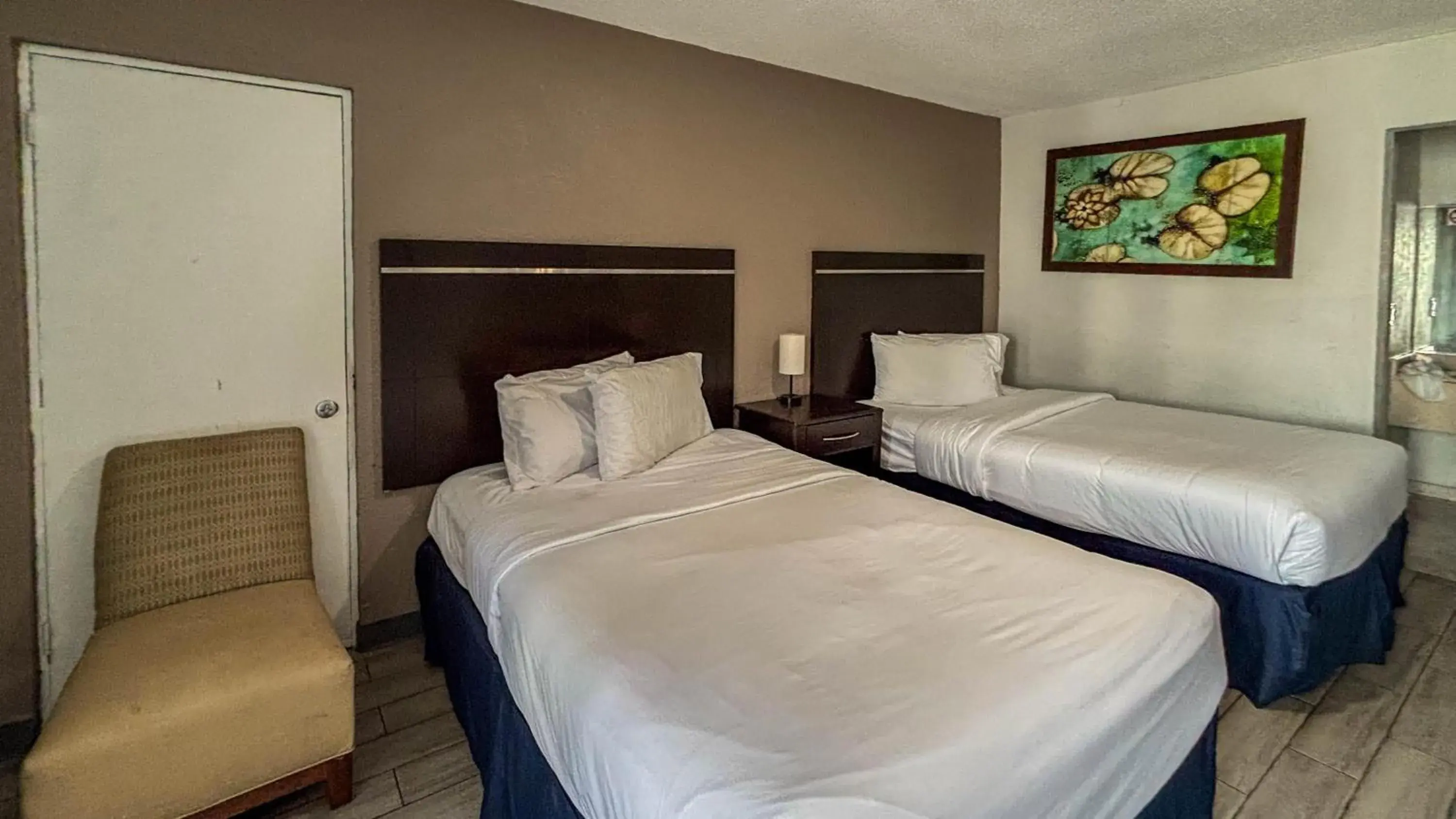 Bedroom, Bed in Motel 6 - Altamonte Springs, FL Bedroom, Bed in Motel 6 - Altamonte Springs, FL