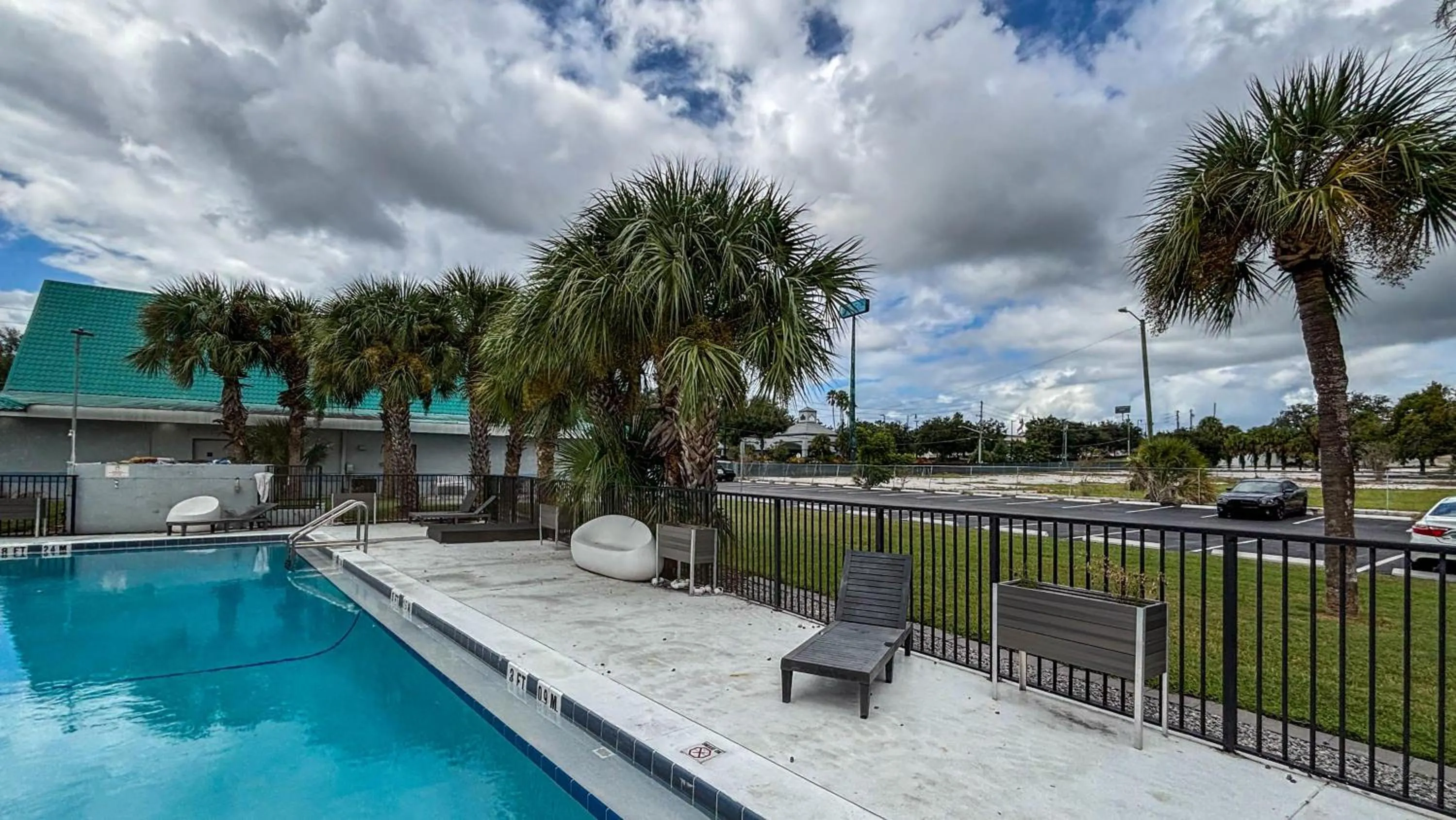 Pool view in Motel 6 - Altamonte Springs, FL
