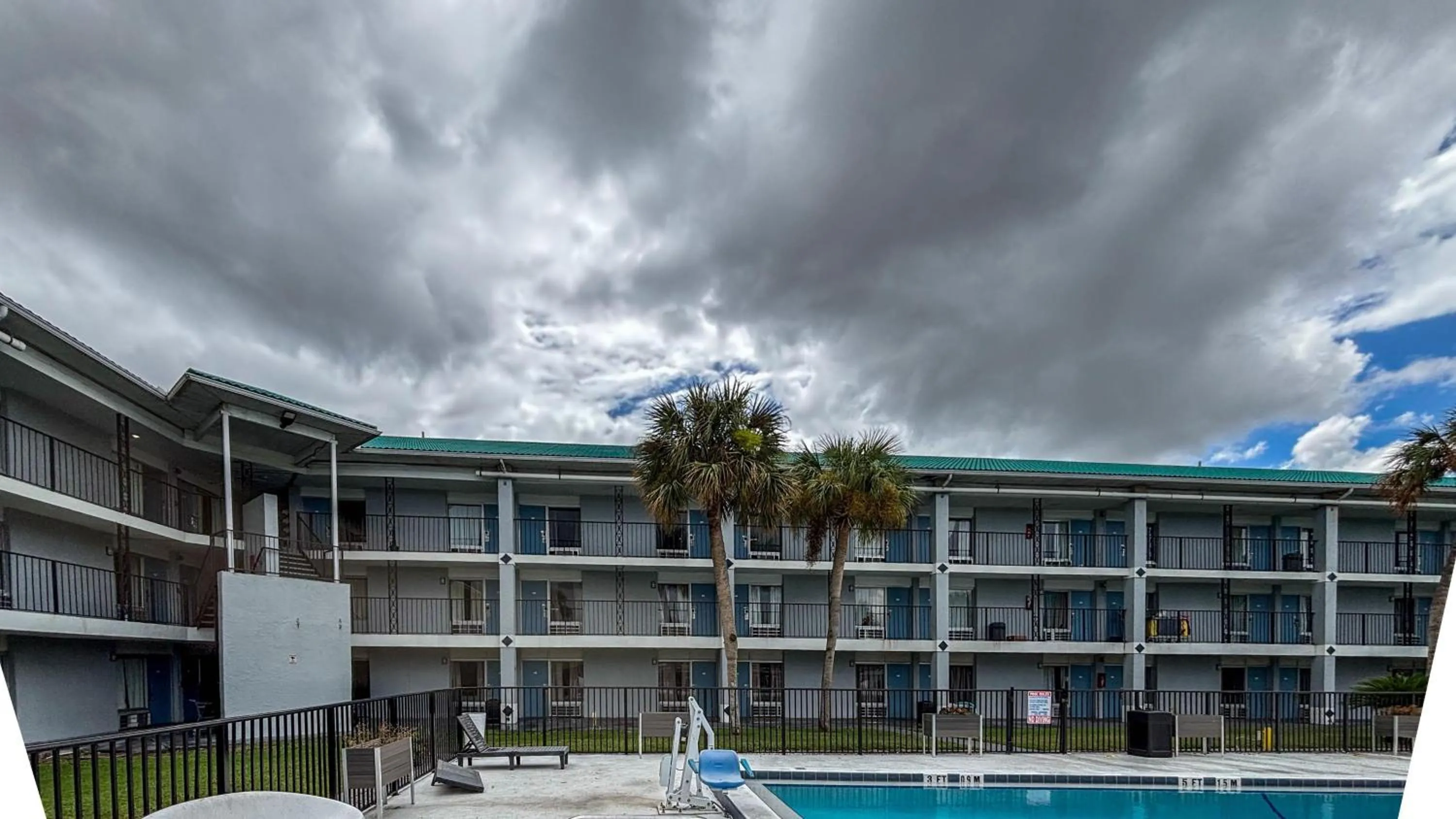 Pool view in Motel 6 - Altamonte Springs, FL