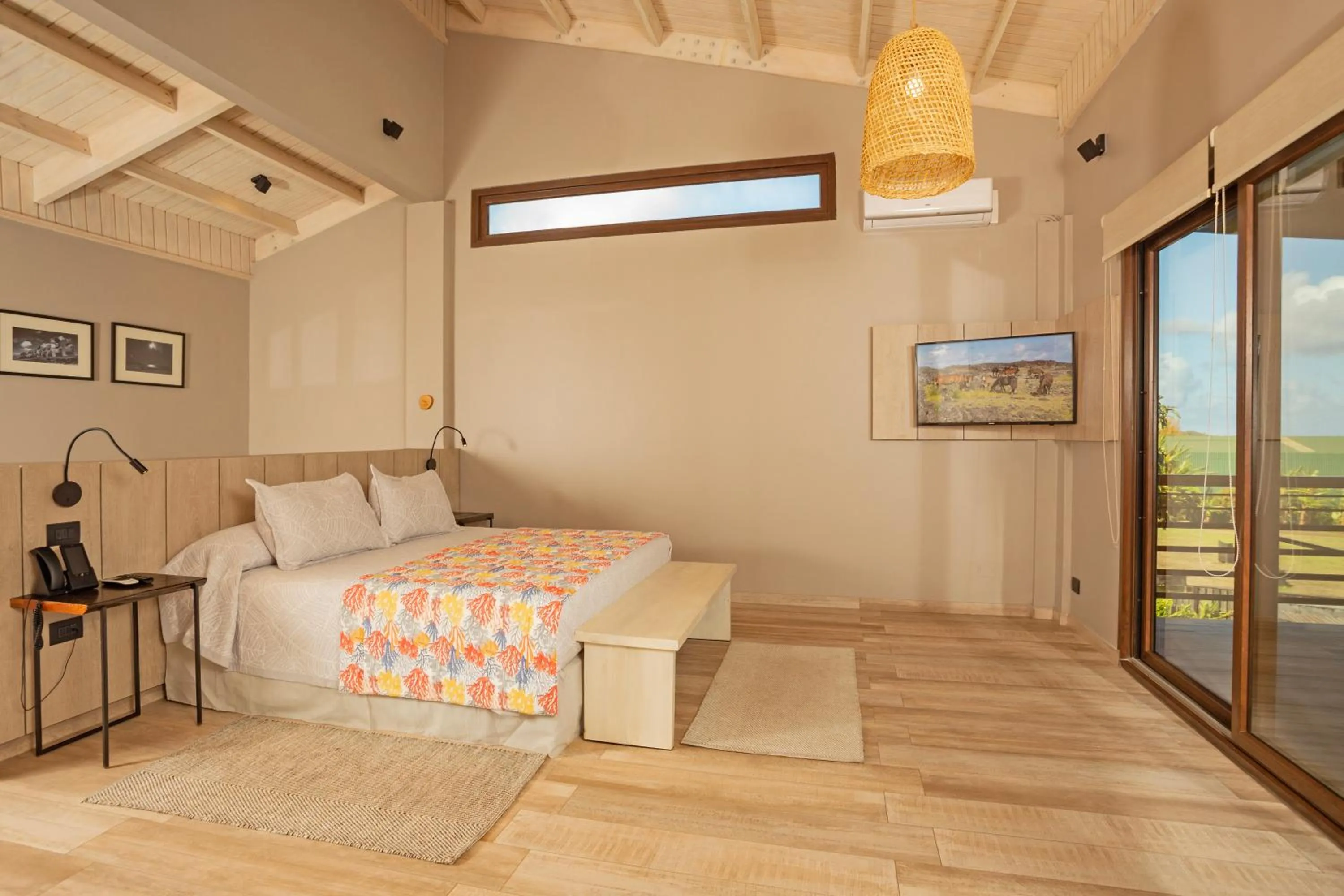 Photo of the whole room, Bed in Hotel Ohana Rapa Nui