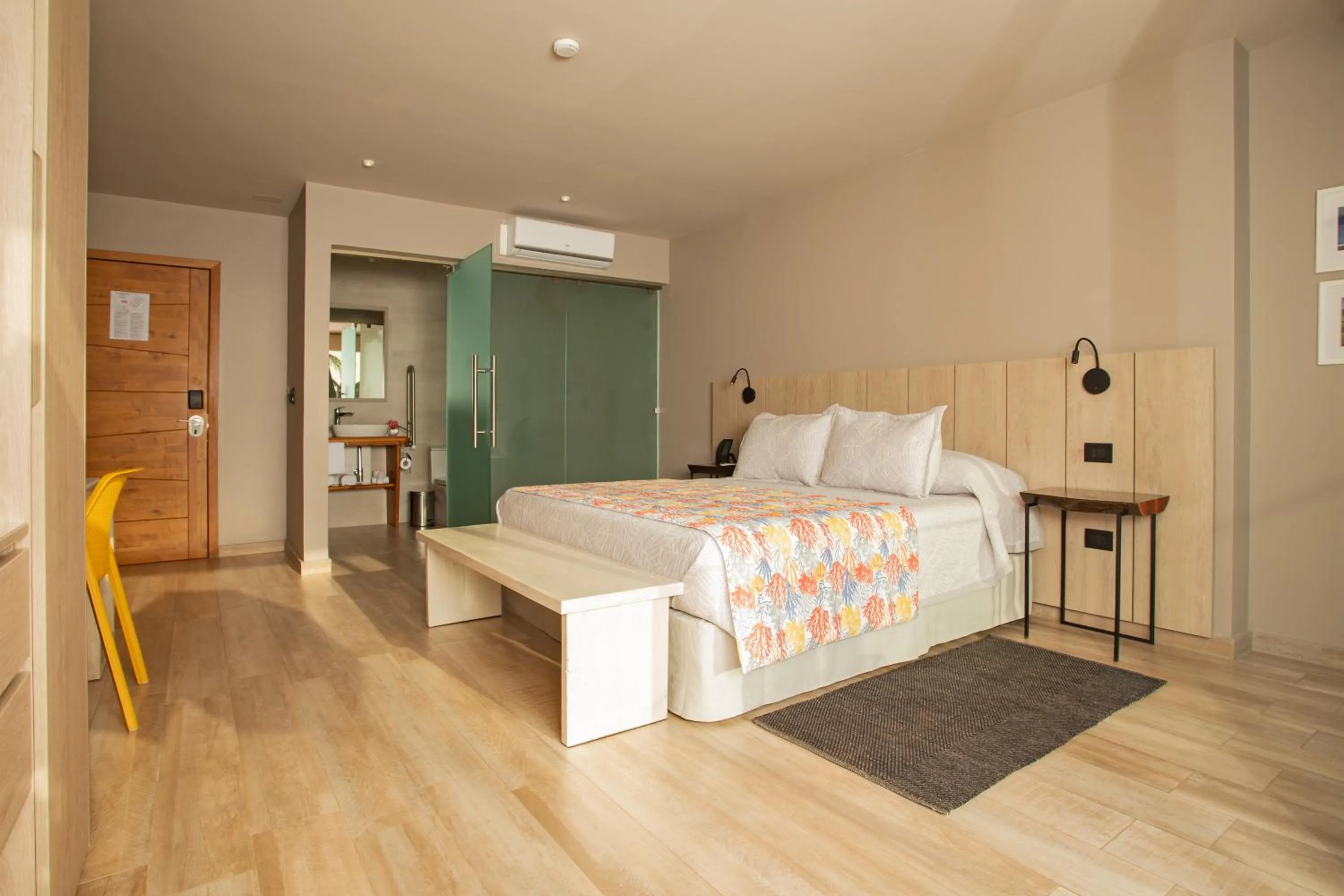 Photo of the whole room, Bed in Hotel Ohana Rapa Nui