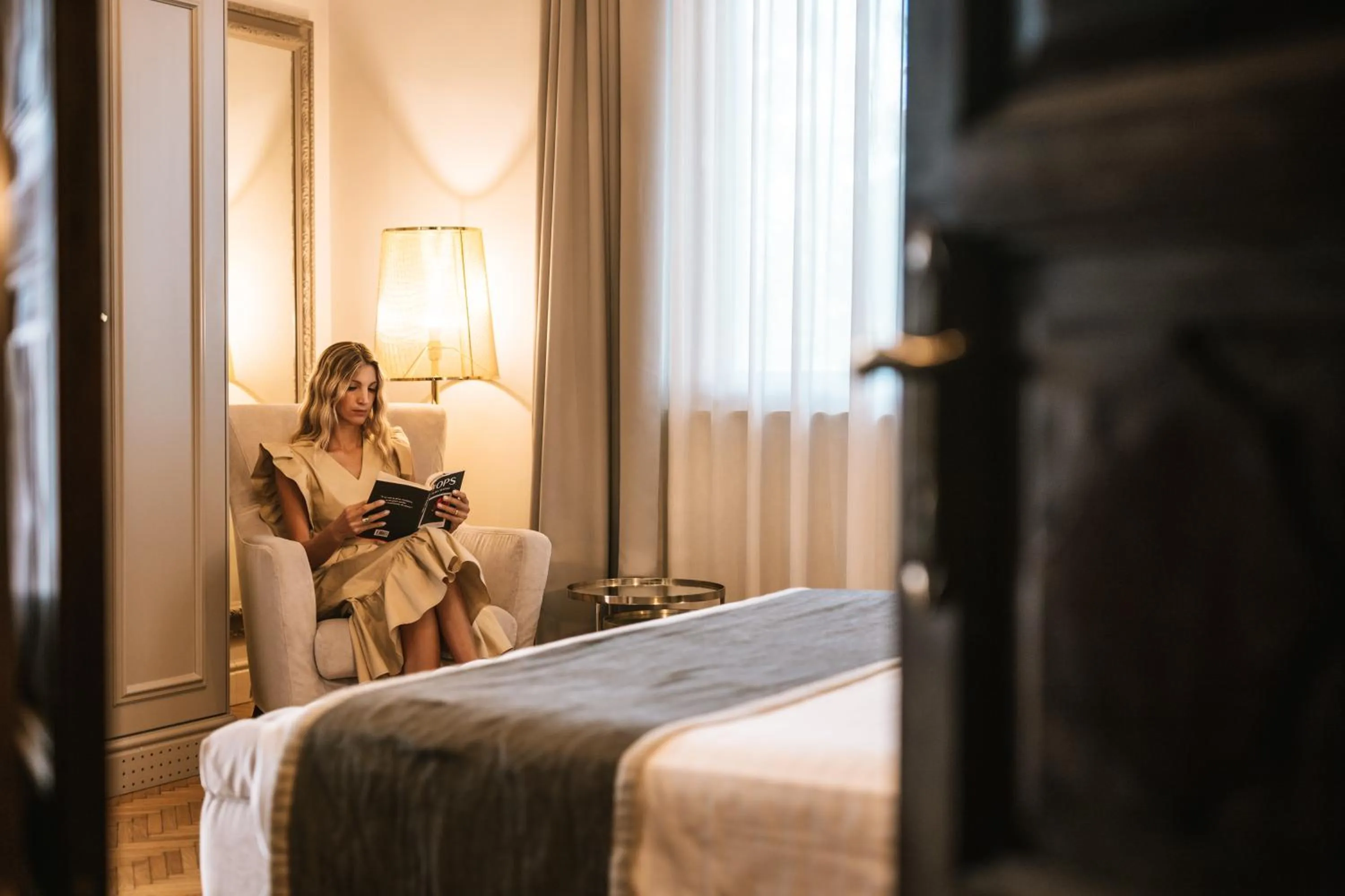 Decorative detail, Bed in Hotel De La Ville