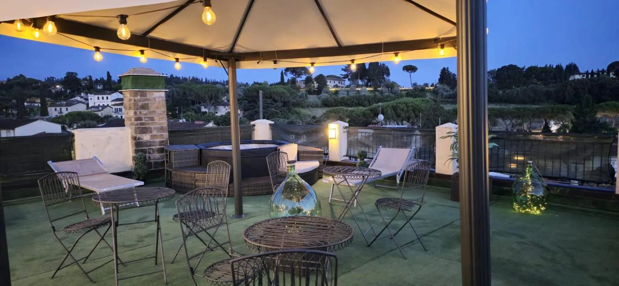 Hot Tub in Argentiere Room Apartments