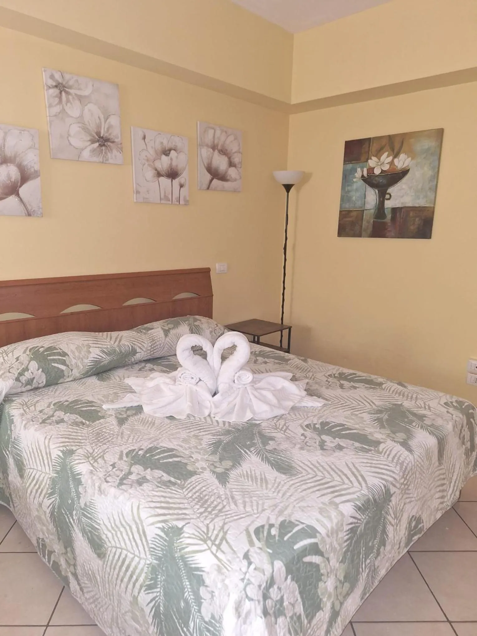 Bed in Argentiere Room Apartments