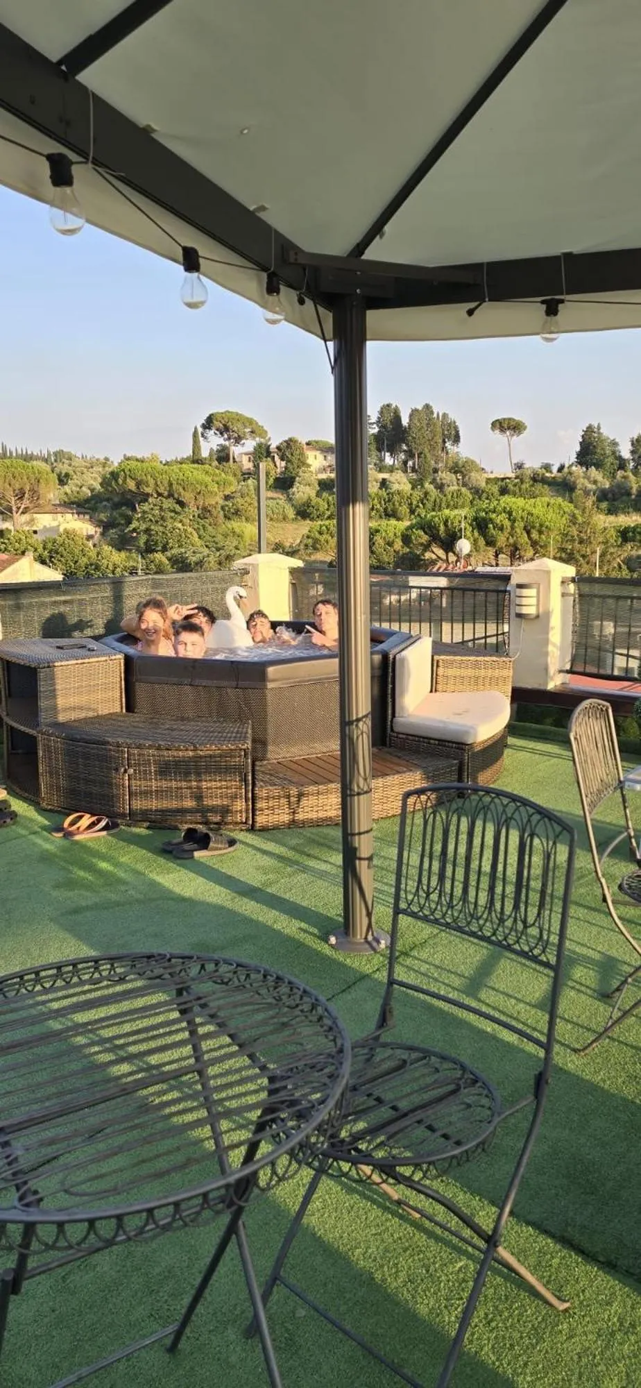 Hot Tub in Argentiere Room Apartments