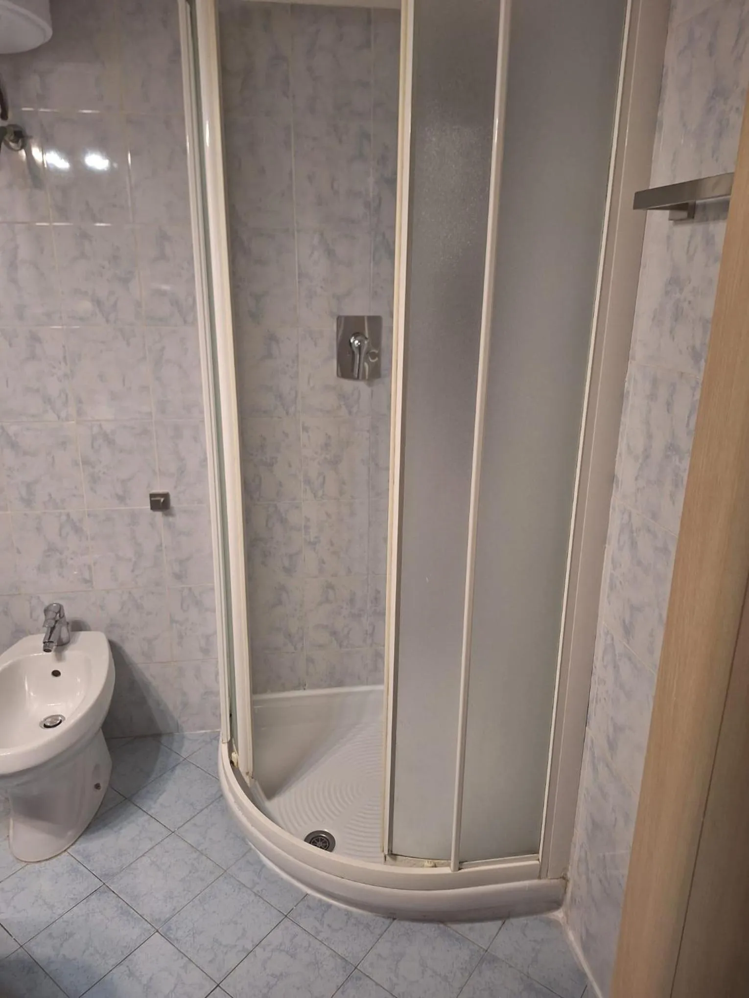 Shower in Argentiere Room Apartments